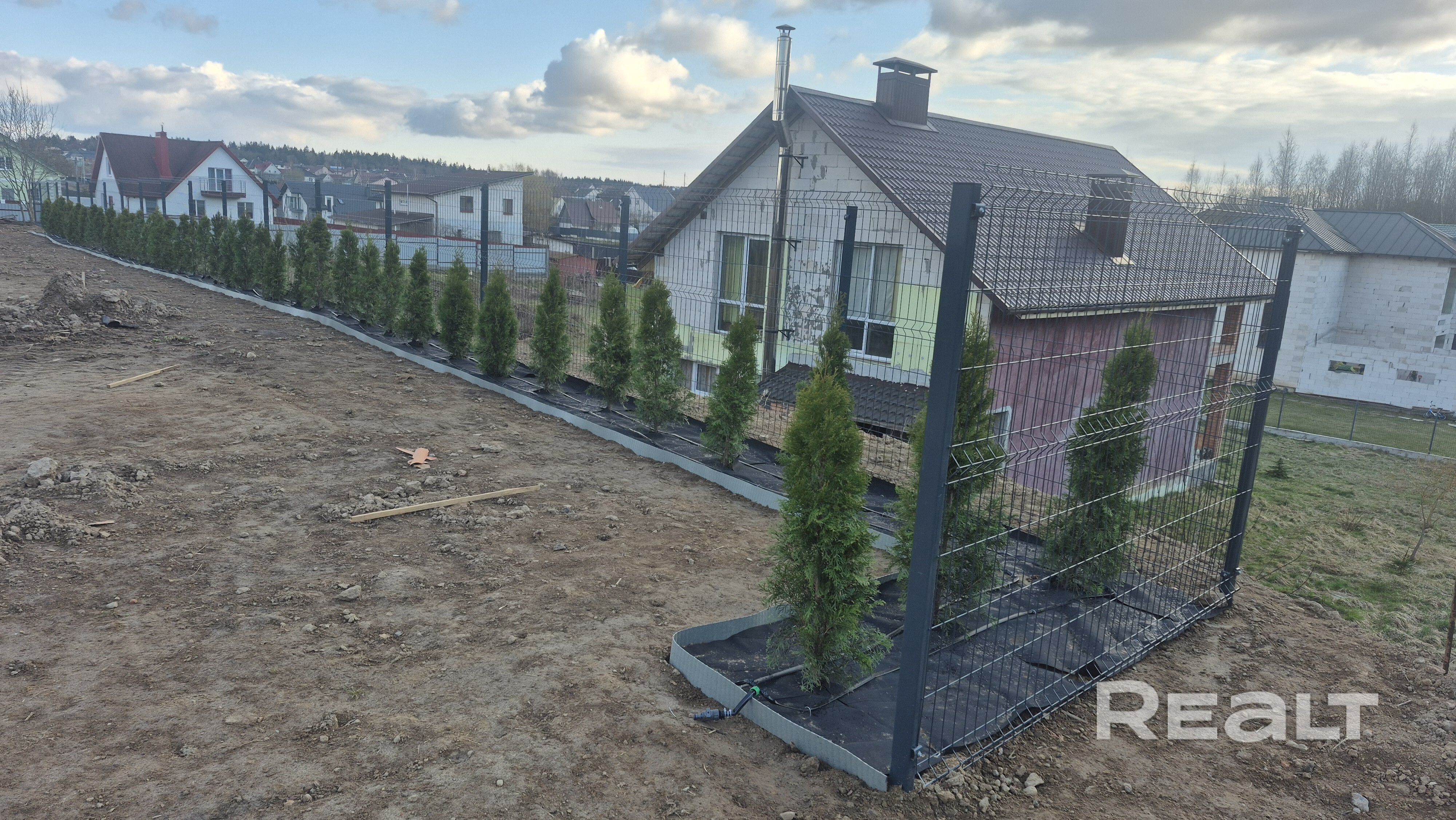 Полностью готовый современный коттедж в самой близости от МКАД. Я единственный владелец и человек, который сможет рассказать все достоинства данного объекта. Агентства и агенты убедительно прошу не беспокоить. Только прямая продажа. Возможна покупка дома с участком 16 соток - Ansicht 3