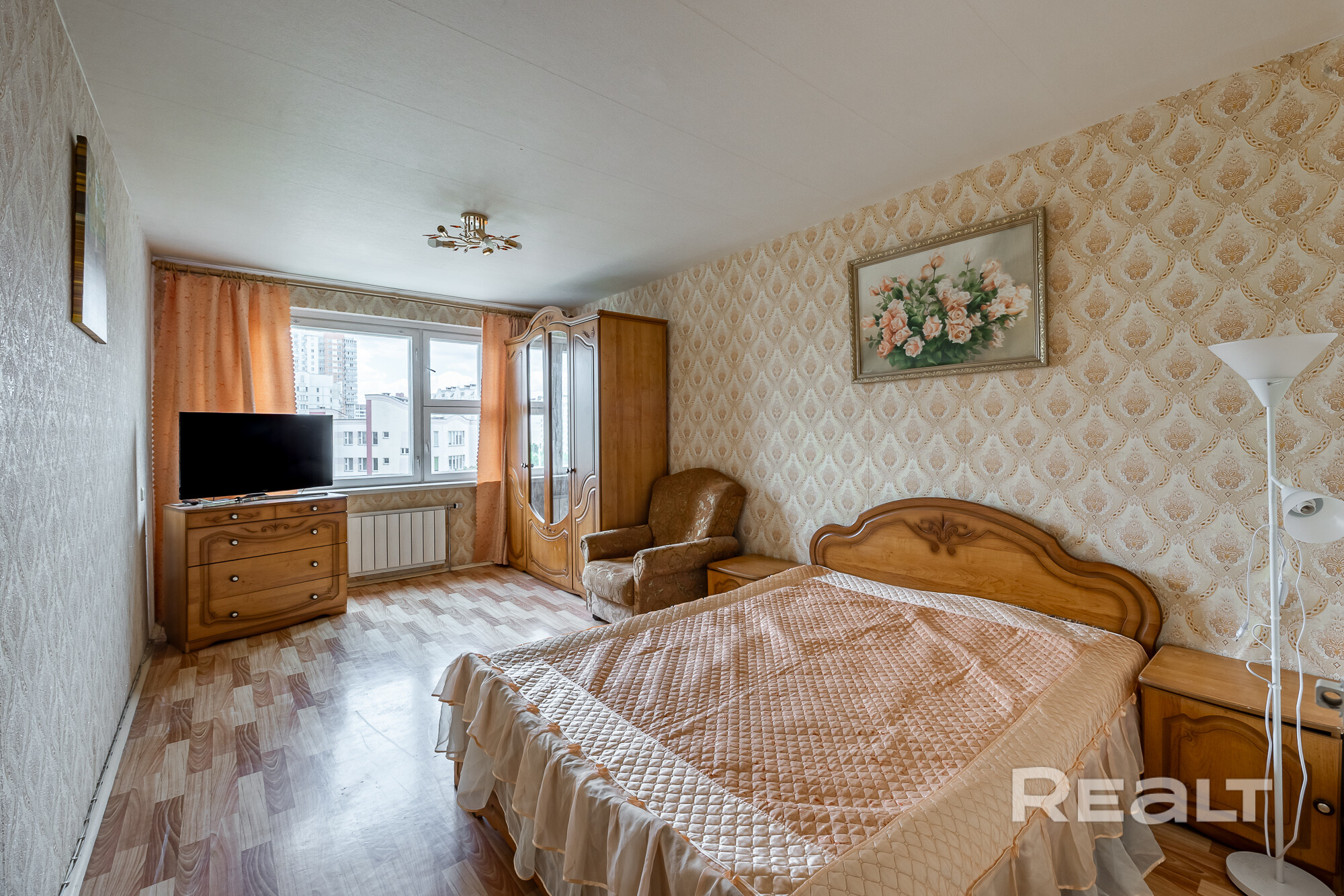 Продаются две большие комнаты 17,6 м2 и 17,1 м2 в трехкомнатной квартире в шаговой доступности от станции метро Каменная Горка! Права собственности и право пользования четко определены, в комнате 12,4м2 проживает молодой человек без вредных привычек. - Widok 5