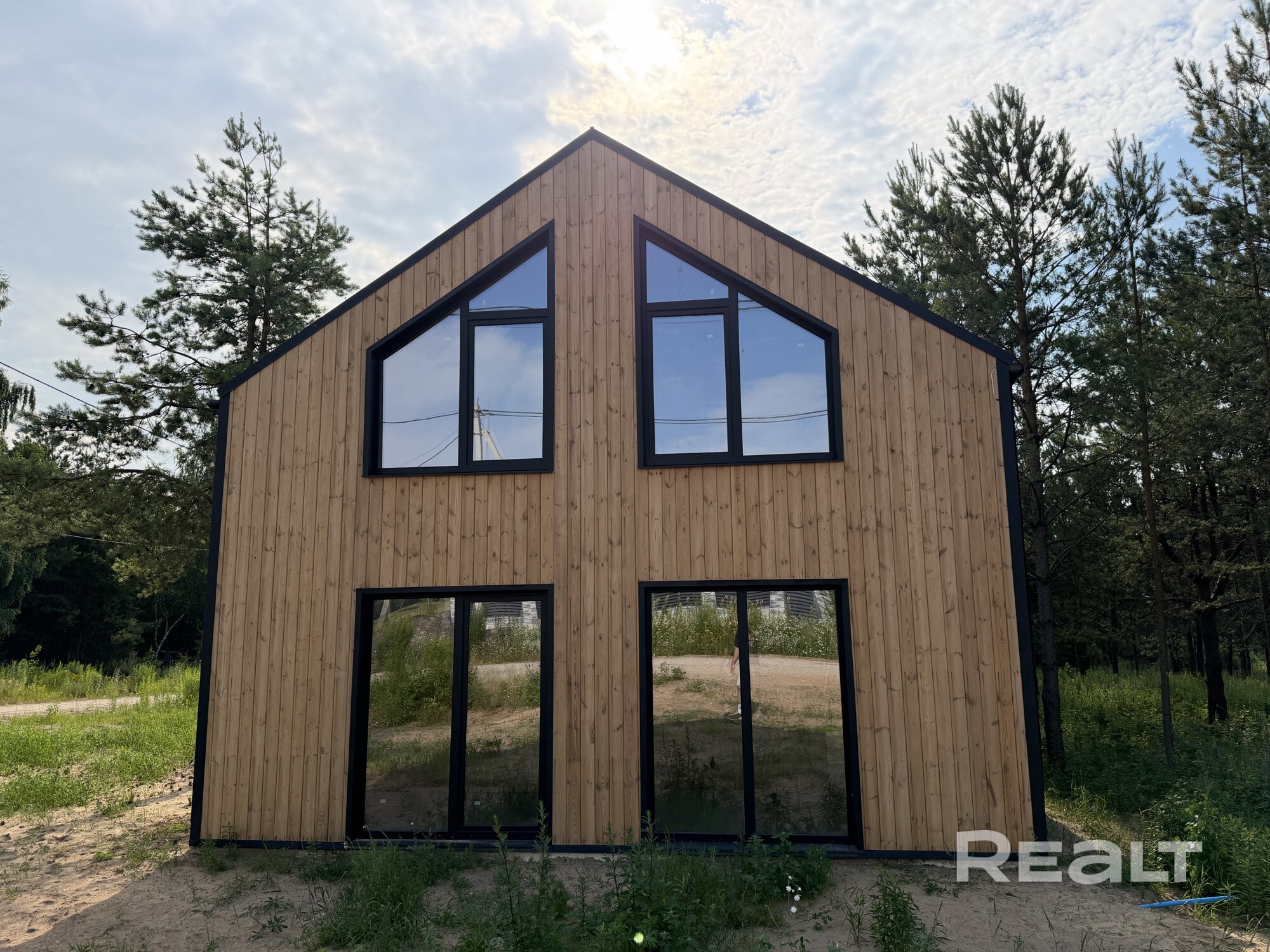 В продаже 2 дома — уникальное предложение: два смежных участка по 15 соток (общая площадь 30 соток) с готовыми домами в архитектурном стиле «барнхаус». - Ansicht 5