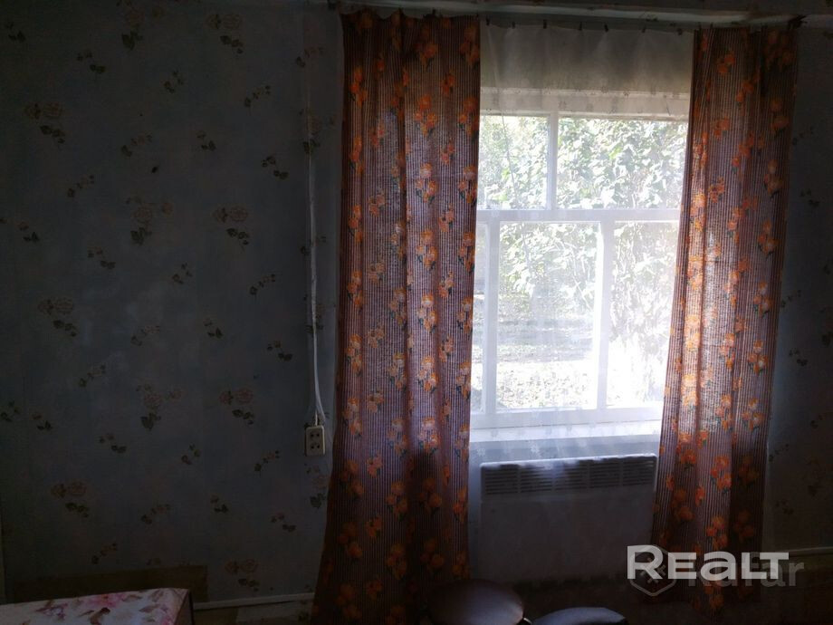 Продам дачу в связи с необходимостью решения жилищного вопроса. Товарищество находится в спокойном месте. Дорога из Минска хорошая. Почти полностью асфальт, немного гравейки. Зимой в товариществе чистятся дороги от снега. Участок граничит с соседями с двух сторон (по бокам). С этих сторон забор - сетка-рабица. Задняя граница участка и передняя без забора. Электричество 220. Счетчик на улице, согласно требованиям. Возможность подключения 380 обсуждается индивидуально с председателем. - Vista 5
