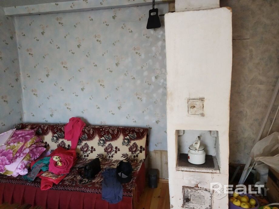 Продам дачу в связи с необходимостью решения жилищного вопроса. Товарищество находится в спокойном месте. Дорога из Минска хорошая. Почти полностью асфальт, немного гравейки. Зимой в товариществе чистятся дороги от снега. Участок граничит с соседями с двух сторон (по бокам). С этих сторон забор - сетка-рабица. Задняя граница участка и передняя без забора. Электричество 220. Счетчик на улице, согласно требованиям. Возможность подключения 380 обсуждается индивидуально с председателем. - Altro