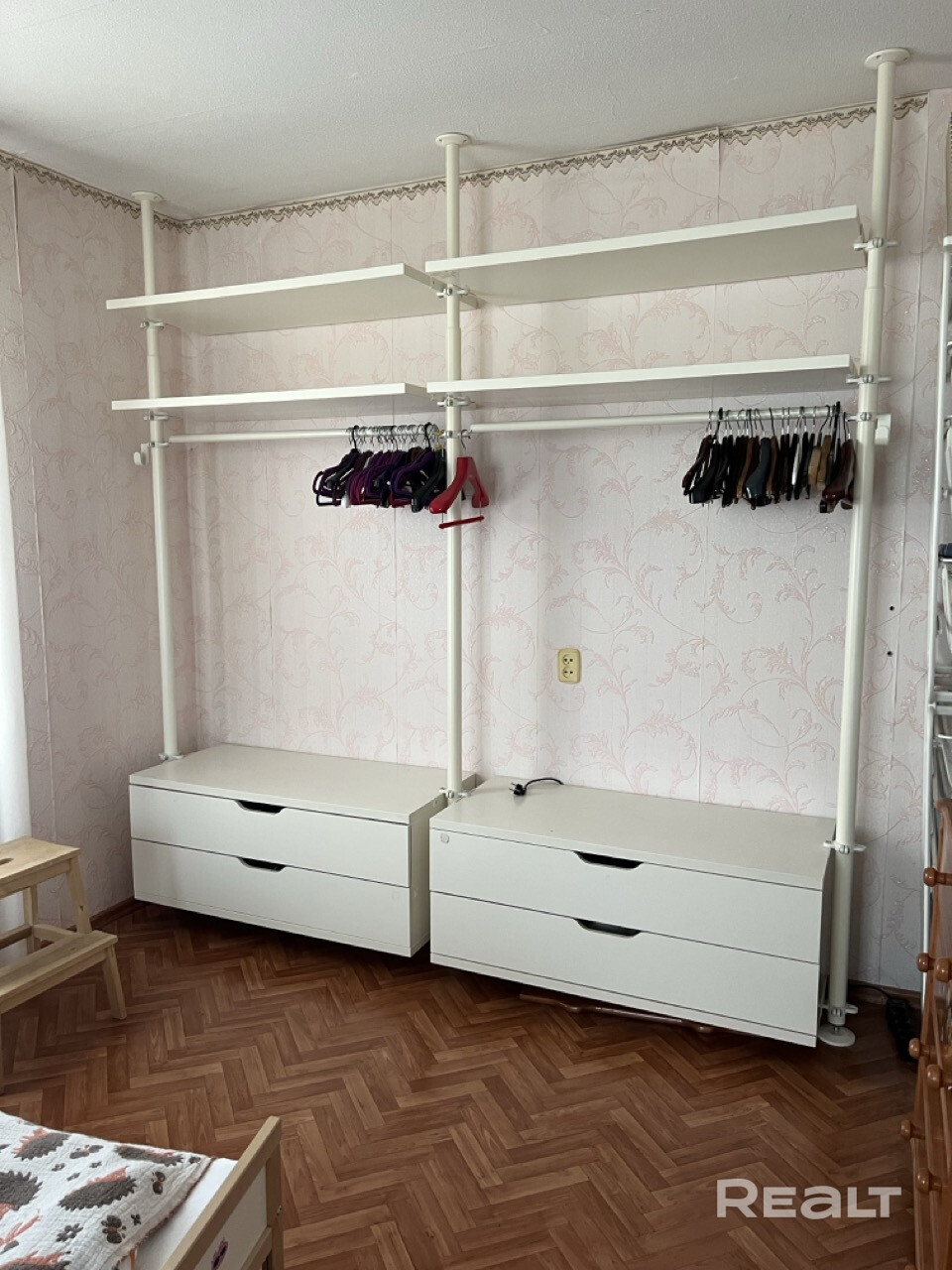 2-комнатная квартира общей площадью 50,8 м², расположенная на 3-м этаже 9-этажного дома. До станции метро «Кунцевщина» 15 минут пешком. – pohled 6