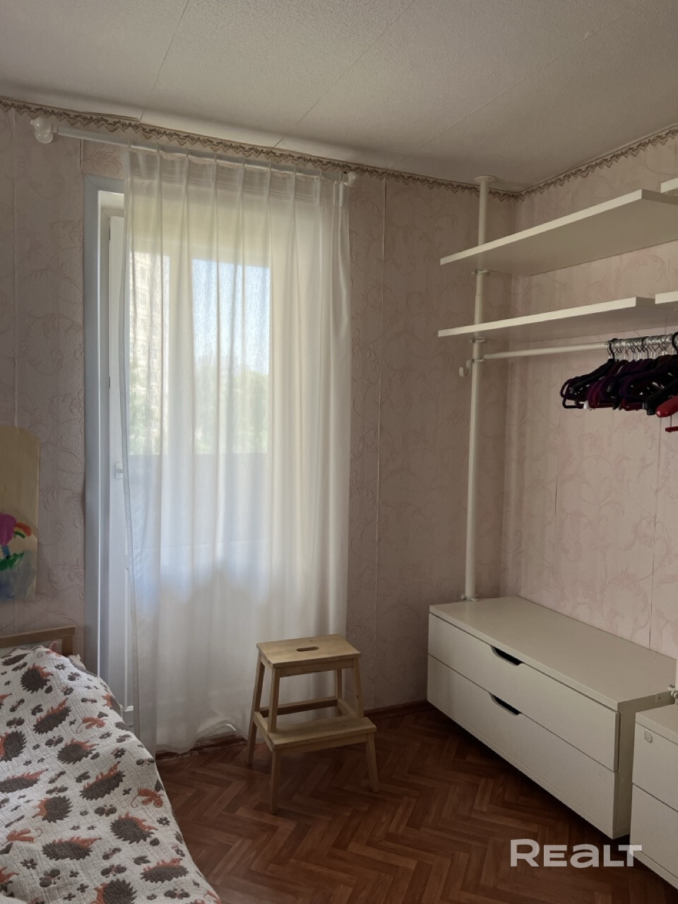 2-комнатная квартира общей площадью 50,8 м², расположенная на 3-м этаже 9-этажного дома. До станции метро «Кунцевщина» 15 минут пешком. – pohled 5