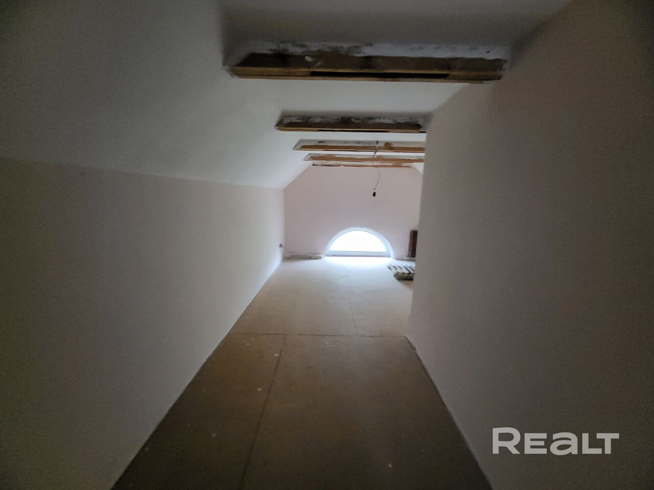 ЭЛИТНЫЙ ТАУНХАУС В КОЛОДИЩАХ. 25 СОТОК. ПРУД. КОРТ. 4 ЭТАЖА. 📍 Минский район, аг. Колодищи 🌳 Участок 25 соток — редкость для таунхауса 🎾 Личный корт — спорт без выезда из дома 🍎 Ухоженный плодовый сад 🏠 4 этажа — продуманная планировка для семьи и гостей Идеальное сочетание приватности загородной жизни и доступности Минска (15 минут до города). Уровень, который выбирают те, кто знает толк в пространстве и свободе. - Widok 5