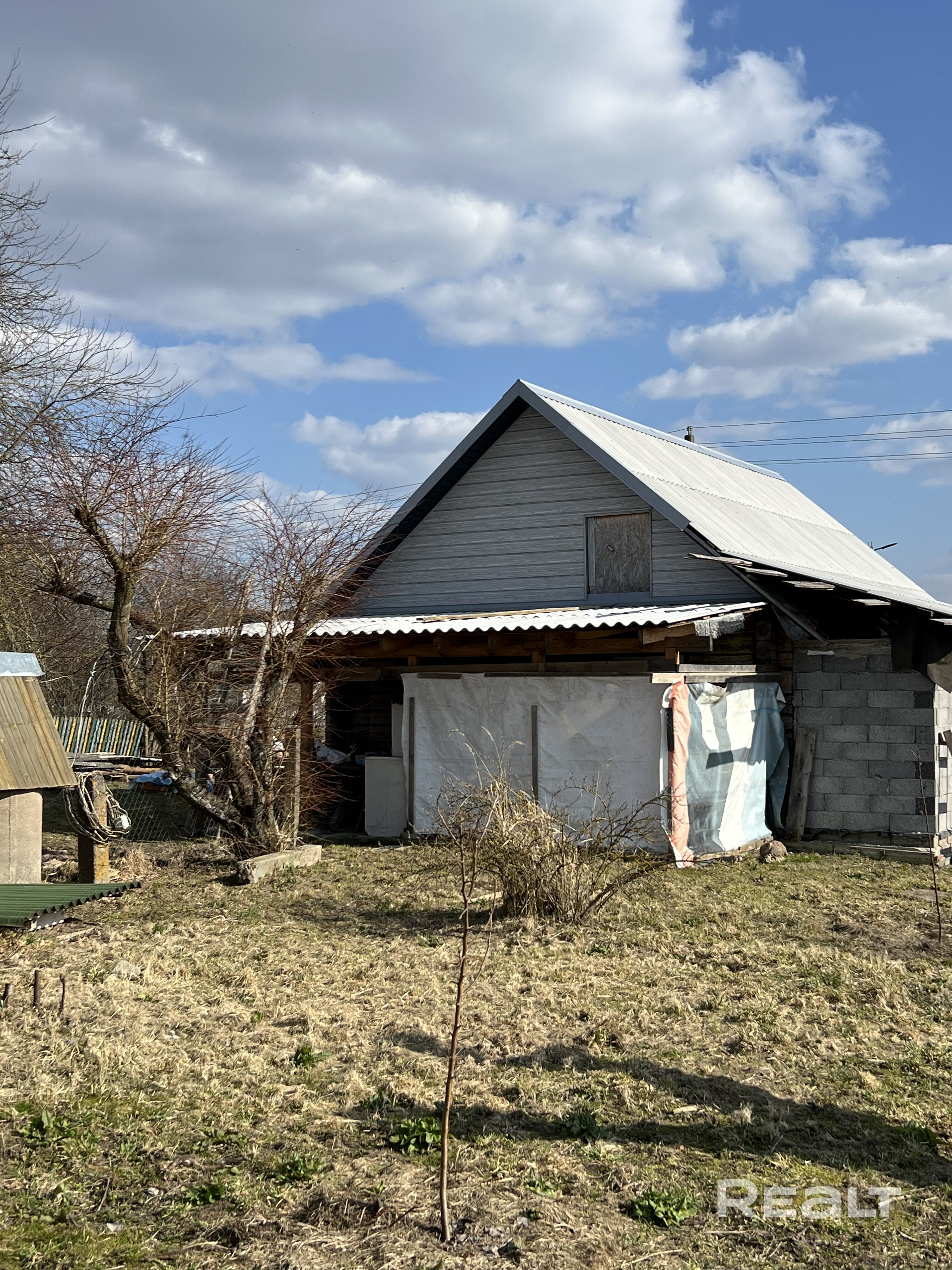 Отрываем от сердца 💔 Продаем домик, который делали для себя в самом сердце Налибокской пущи. Цену снизили, продаем намного дешевле чем вложили. Самые грязные работы уже выполнены: почистен сруб, новый фундамент, отмостка, стяжка пола, новая крыша и водостоки, снесены старые постройки. Проделана колоссальная работа, нужны умелые руки которые доведут дом до ума. Есть все коммуникации: газ, вода, электричество. В разивтом агрогороде Налибоки🤍 - View 3