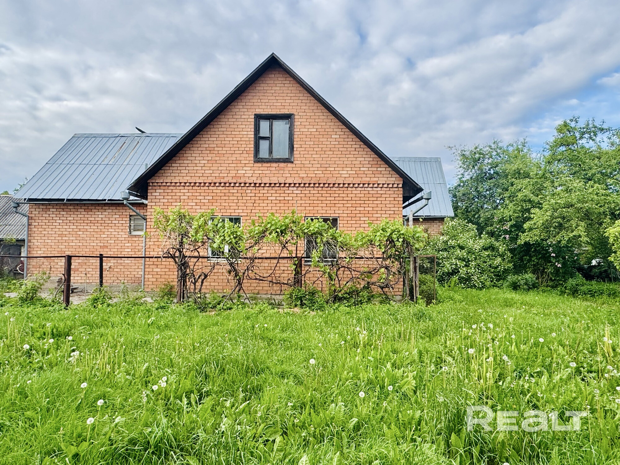 К продаже предлагается жилой дом (161 кв. м) с большим участком (20 соток) в аг. Ратомка (до МКАД всего 5-6 км). - Ansicht 3