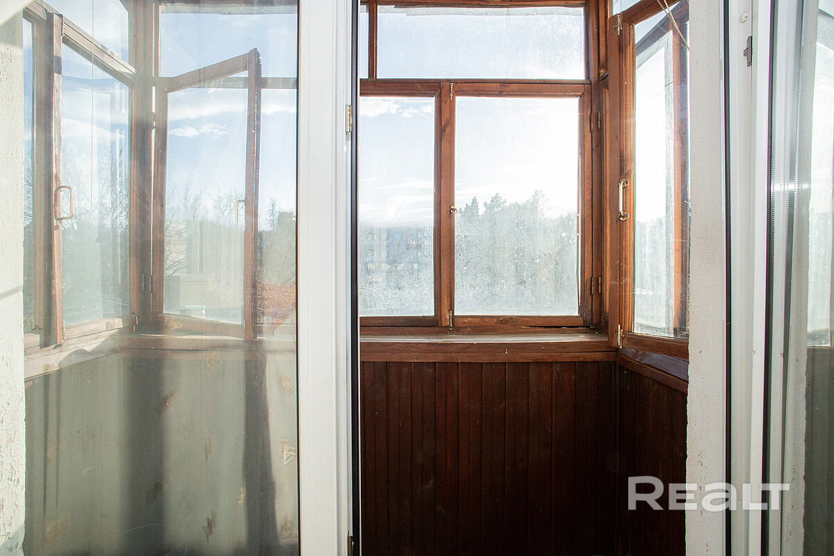 Продается просторная, светлая сталинка, расположенная в Минске, по адресу: улица Карвата, 34. - Widok 3