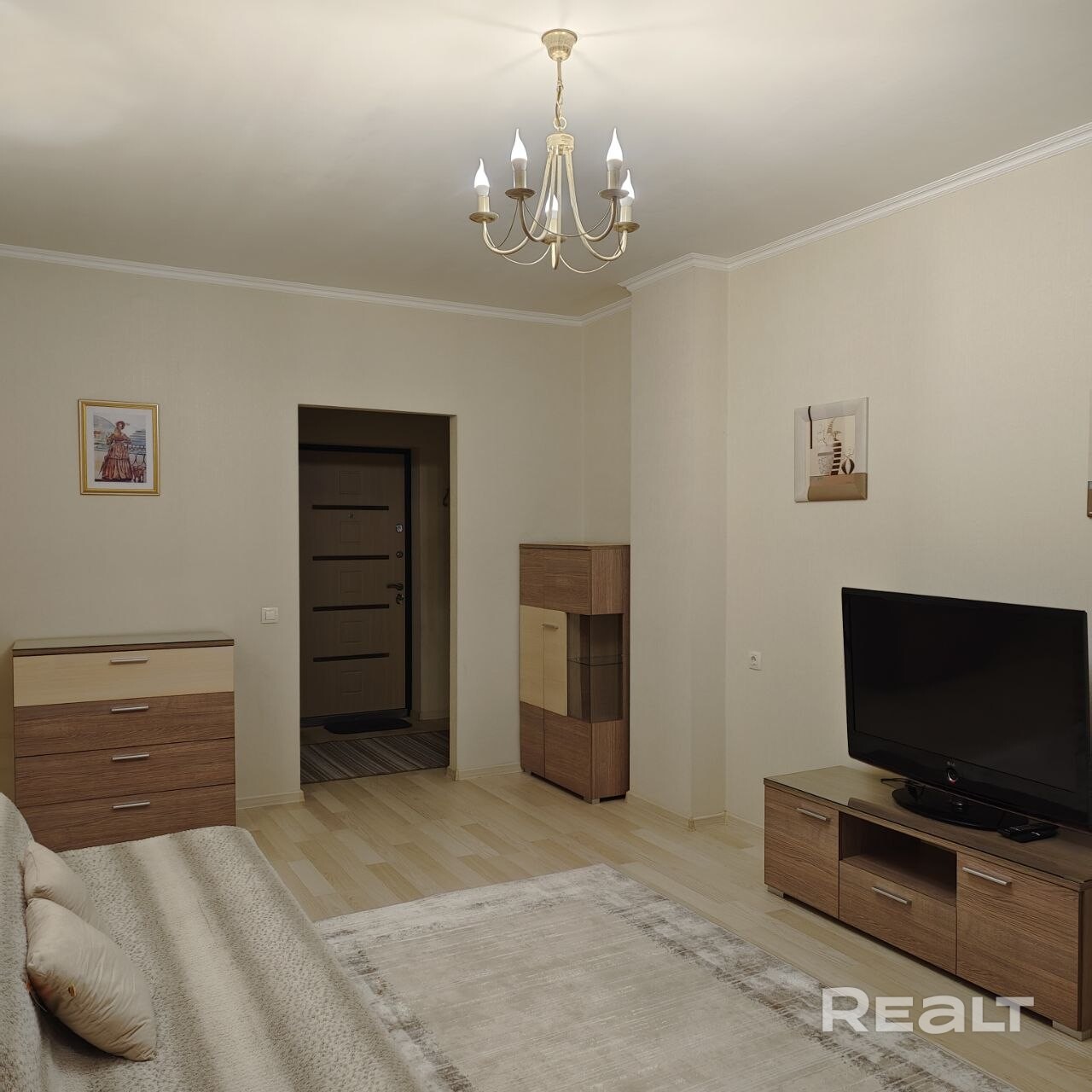 Современная квартира в 100 м от Ст.Метро Малиновка. В шаговой доступности взрослая и детская поликлиники, бассейн, всевозможные торговые центры. Зеленые и прогулочные зоны с прудами. Комфорная обстановка, Большой стенной шкаф, лоджия, новая мебель, автономный бойлер на случай отсутствия горячей воды. При необходимости возможна сдача в аренду машиноместа в подземном паркинге. - Widok 3