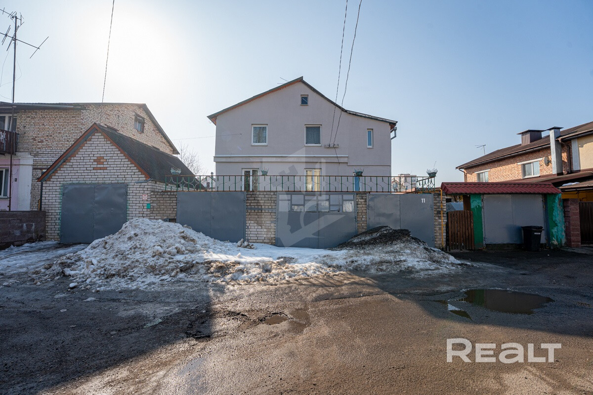 Дом в Минске с готовой доходной частью: свой гараж + изолированная квартира на третьем - Widok 6