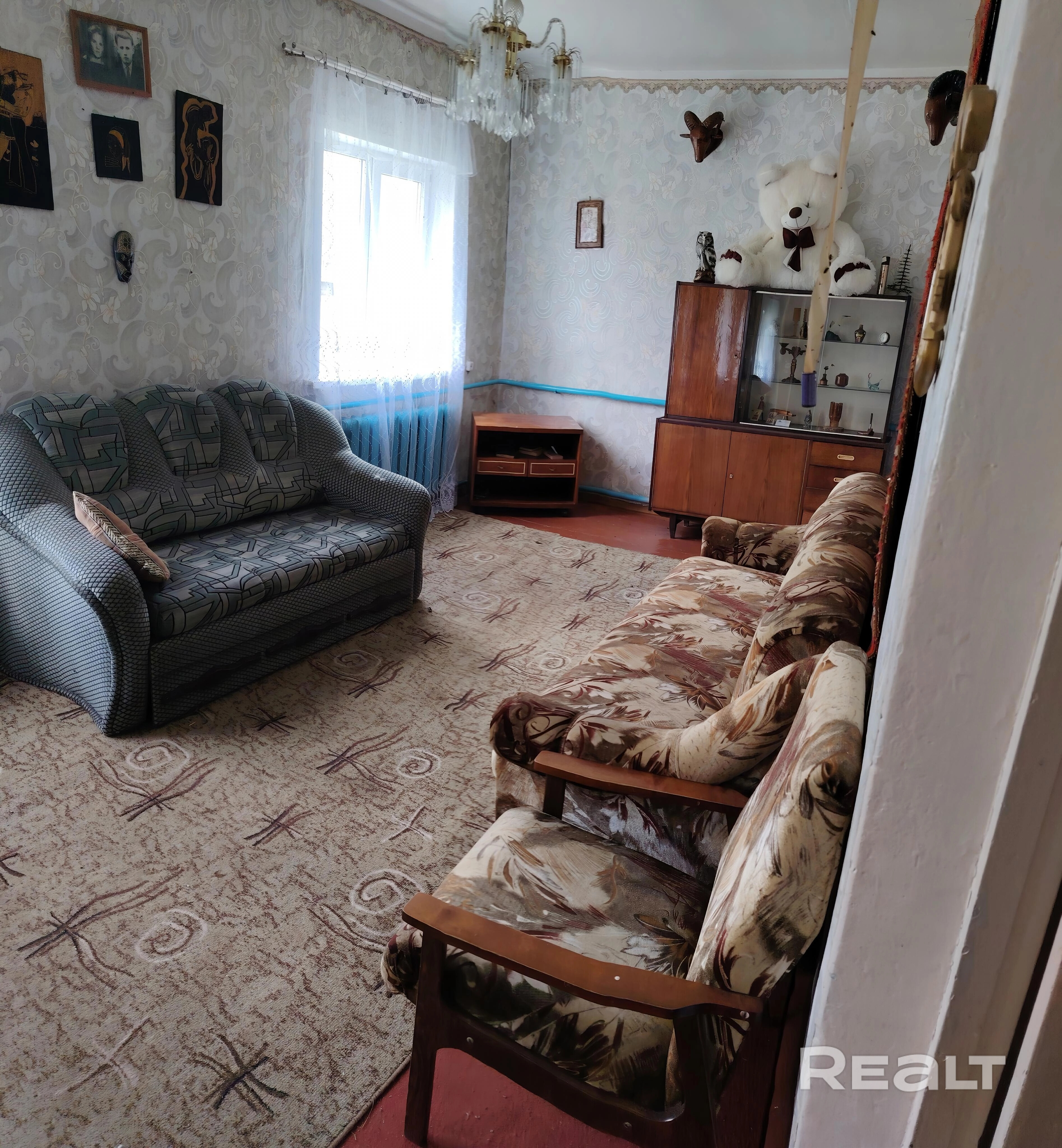 Продаётся дом в д. РАДИЧЕВО (7 км от города) Бокшицкий с/с. В доме заменены все окна, проведана вода и сделаны выводы для обустройства сан узла -(душевая кабина имеется) Так же на территории есть летний душ и сан узел. По дому разведкно отопление (твердотоплевный котёл). Имеется гараж. Сарай. В 10 метрах магазин и фап В 2 км школа, сад, сельсовет. - Widok 4