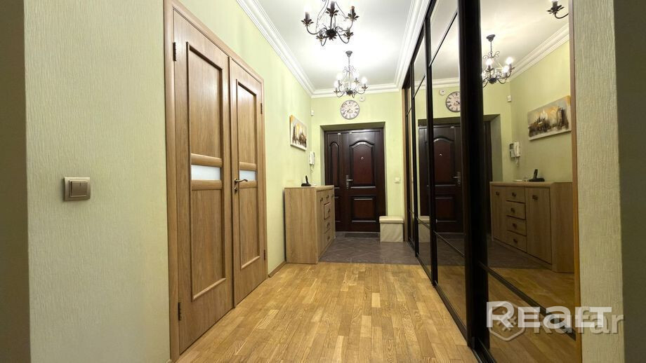 СРОЧНАЯ ПРОДАЖА! Просторная 2-к квартира (74.1 м²) по ул. Авакяна, 19. Отличный ремонт: дубовый паркет, бойлер, встроенная мебель. Можно заехать и жить сразу!Преимущества:Метро «Ковальская Слобода» — 5 минут пешком.Закрытая территория со шлагбаумом.Подземный паркинг (есть машино-место), финские лифты.Развитая инфраструктура: школы, сады, магазины.Идеальный вариант для комфортной жизни или выгодной аренды. Быстрый выход на сделку. Звоните прямо сейчас! - Altro