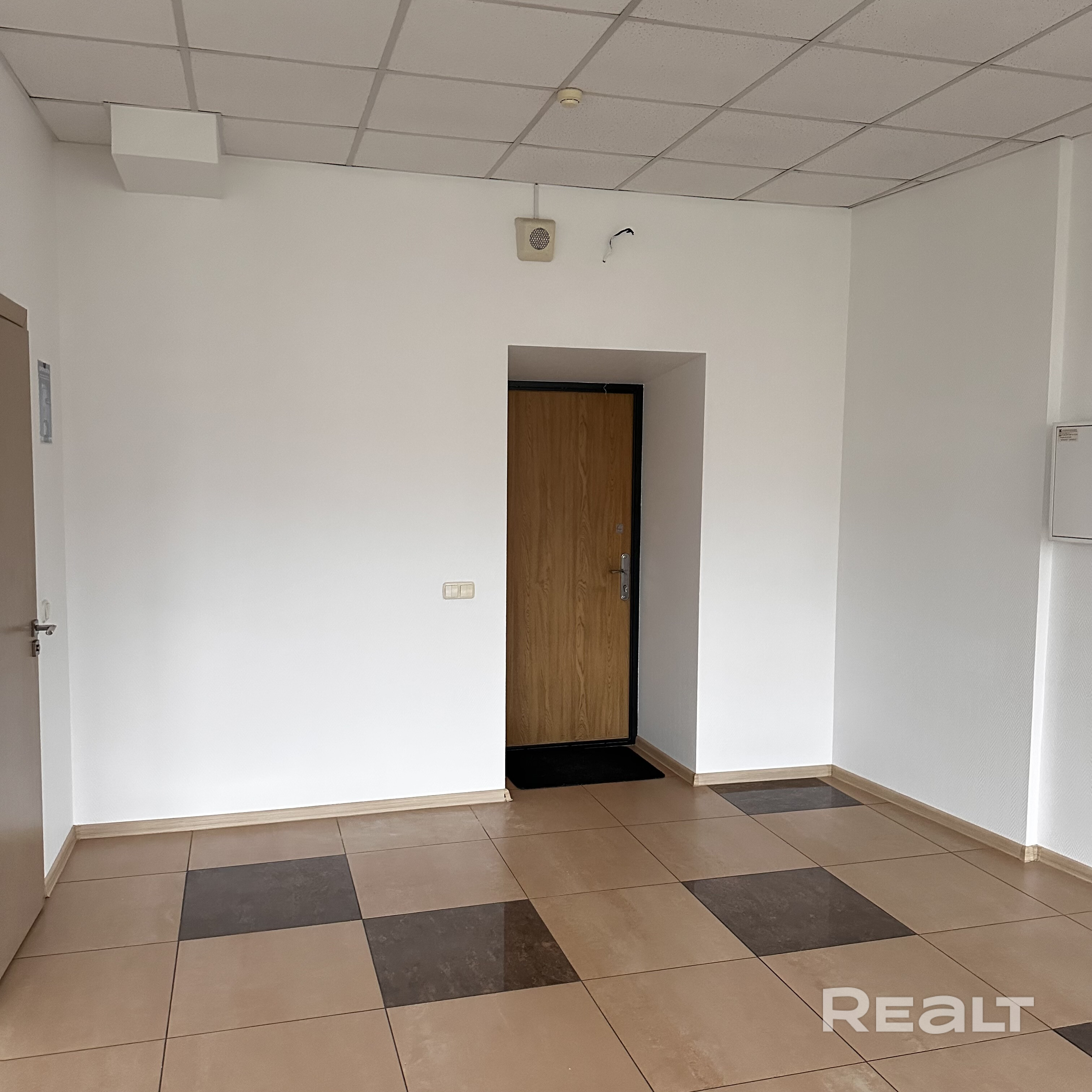 Офис 46,8 м2; помещение без перегородок, с/у, кондиционер, юр.адрес, 6 этаж, вид на ул.Мележа. Офис после ремонта, удобно расположен относительно лифта, 2 окна на ул.Мележа. – pohled 6