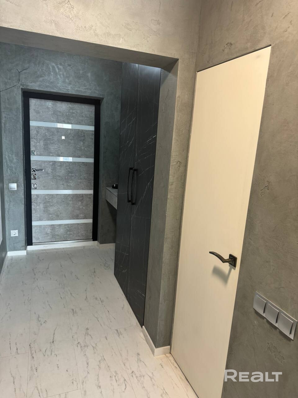 Сдам просторную 2-комнатную квартиру (50 м²) на длительный срок по договору аренды. Адрес: ул. Щорса, 4Б - 5 минут до метро Грушевка. Этаж 16 (из 18). В шаговой доступности магазины, школы, детские сады, Грушевский сквер. В квартире прописан один человек. - Ansicht 3