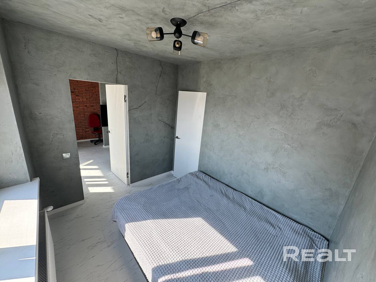 Сдам просторную 2-комнатную квартиру (50 м²) на длительный срок по договору аренды. Адрес: ул. Щорса, 4Б - 5 минут до метро Грушевка. Этаж 16 (из 18). В шаговой доступности магазины, школы, детские сады, Грушевский сквер. В квартире прописан один человек. - Ansicht 4