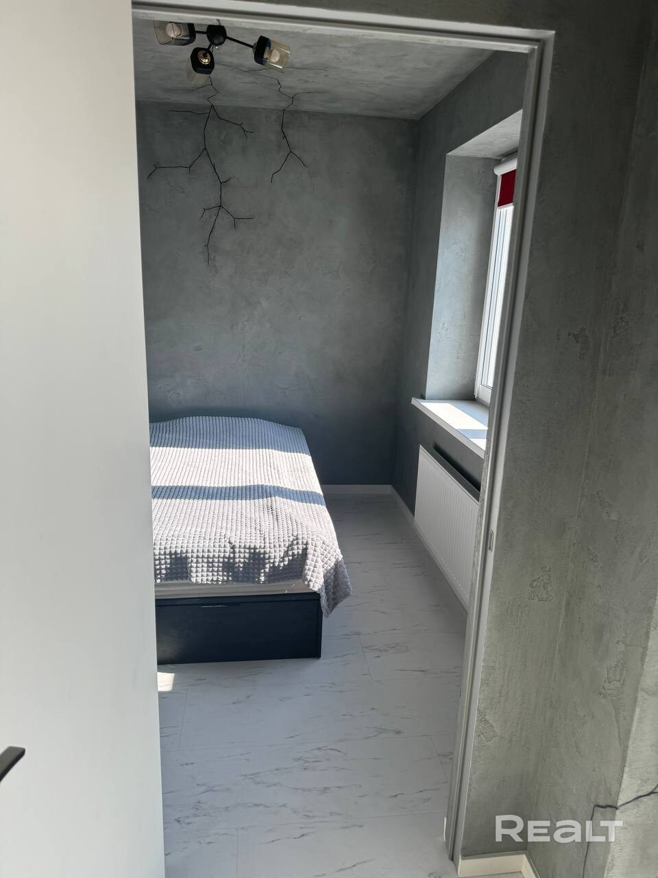 Сдам просторную 2-комнатную квартиру (50 м²) на длительный срок по договору аренды. Адрес: ул. Щорса, 4Б - 5 минут до метро Грушевка. Этаж 16 (из 18). В шаговой доступности магазины, школы, детские сады, Грушевский сквер. В квартире прописан один человек. - Ansicht 5