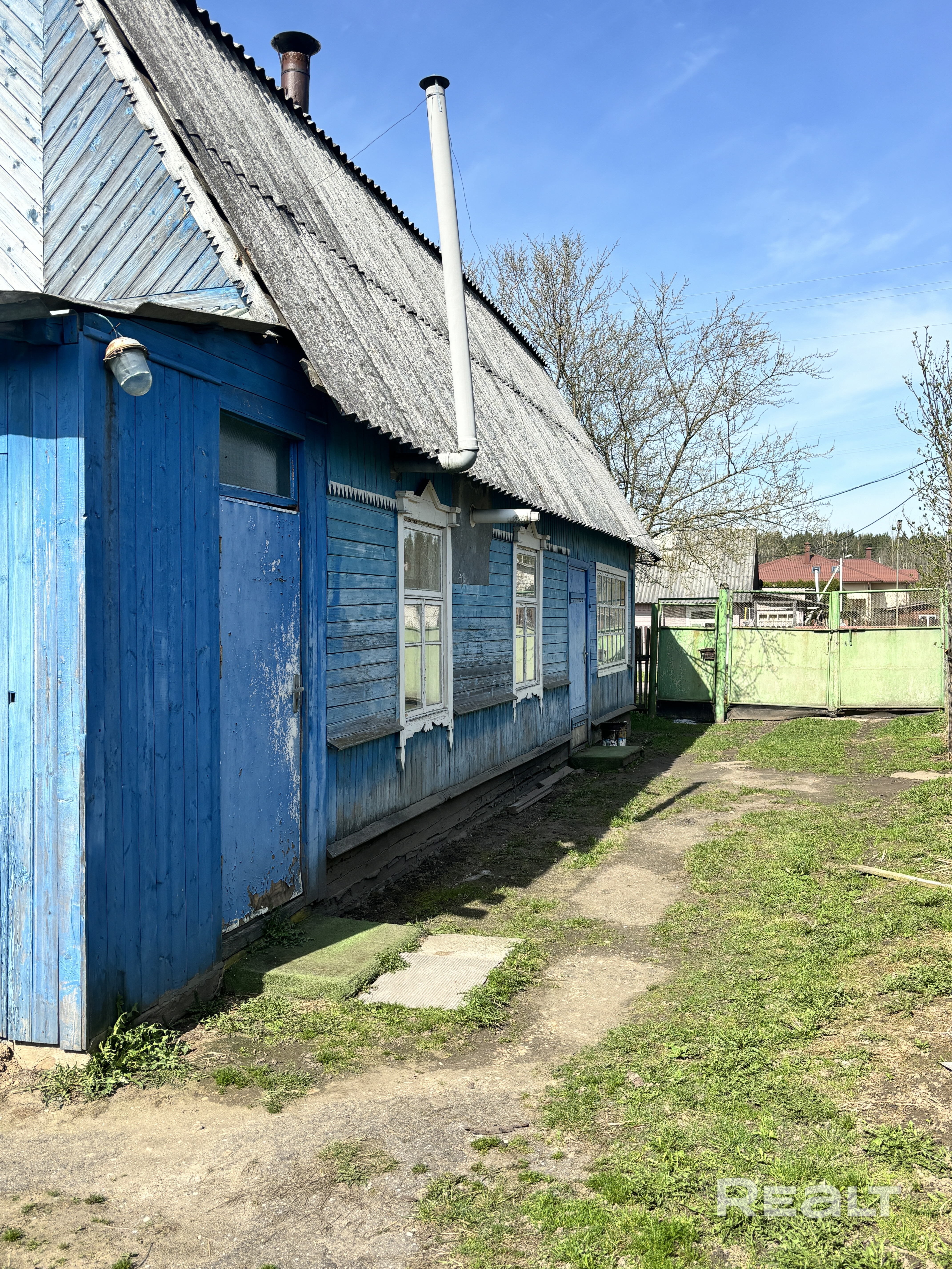 Продам полдома(отдельный вход). Участок большой, что позволяет построить полноценный дом, а полдома (он расположен получается в самом углу участка) можно оставить как гостевой, либо использовать по своему усмотрению. Газ в доме. Асфальт до участка, удобные подъездные пути, 8 км до Минска по трассе. - Ansicht 4