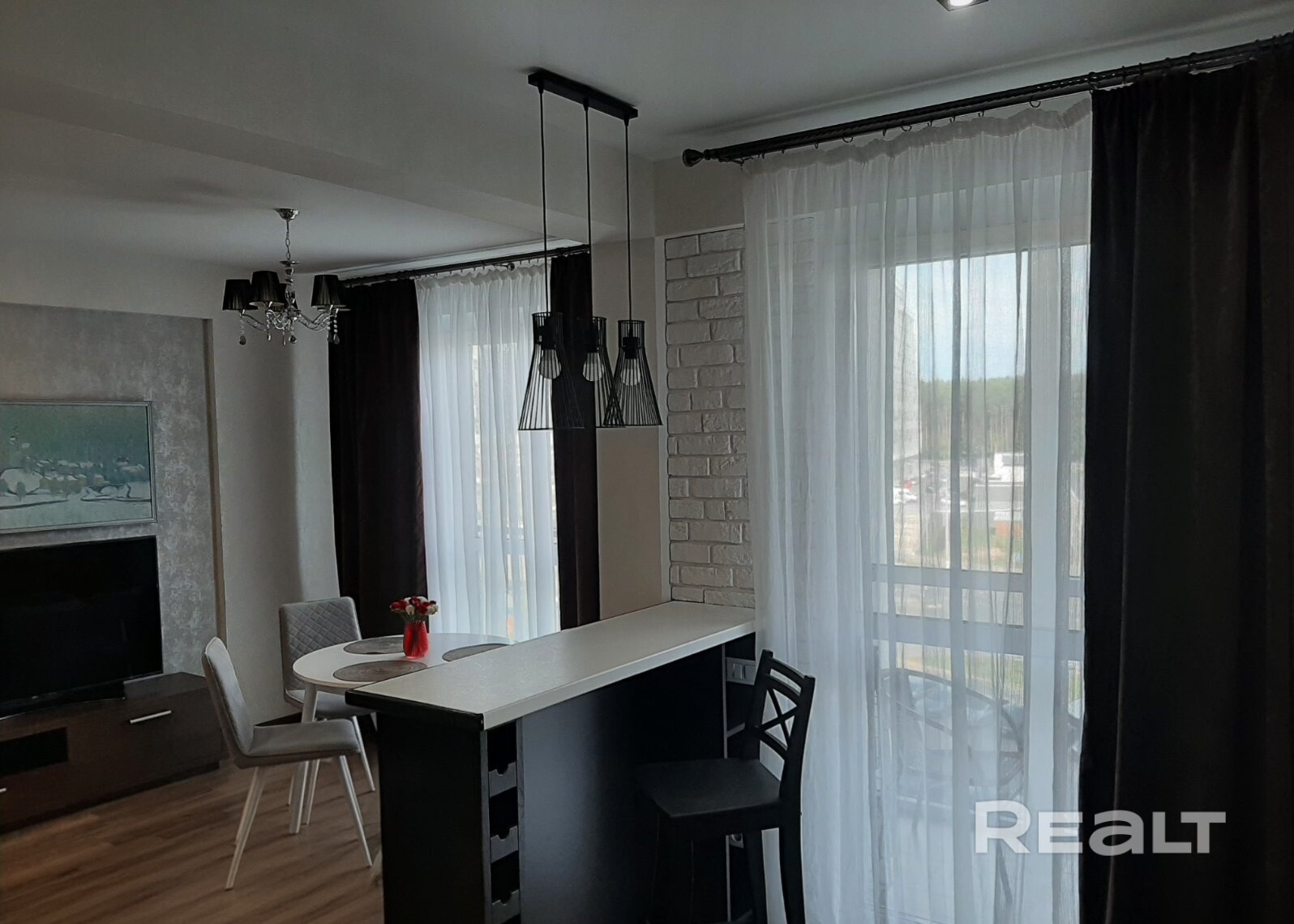 Сдаётся срочно с 21 июля по 11 августа просторная квартира-студия 45 м² в престижном районе ЖК "Маяк Минска". Полностью готова к проживанию. Мебель, техника, кофеварка, высокоскоростной интернет. Отличный вид из окон. Метро в 3-х минутах ходьбы от дома. . Все вопросы по телефону. - Vista 3