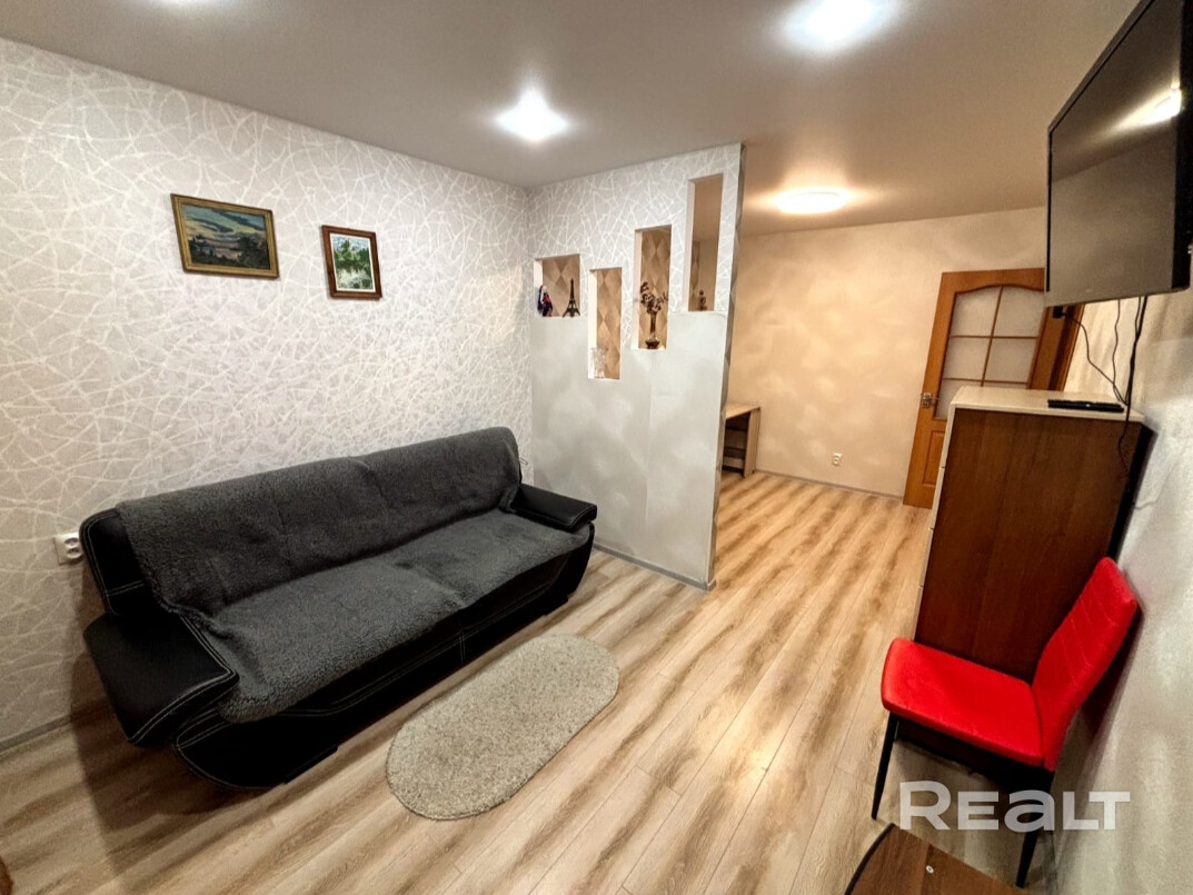 Сдается 3 х комнатная квартира, 3 этаж 9 Ти этажного , дома, рядом метро, поликлиника, детский сад, магазин Гиппо и школа , есть все для комфортного проживания - Widok 3
