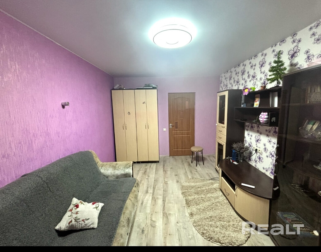 Сдается 3 х комнатная квартира, 3 этаж 9 Ти этажного , дома, рядом метро, поликлиника, детский сад, магазин Гиппо и школа , есть все для комфортного проживания - Widok 4