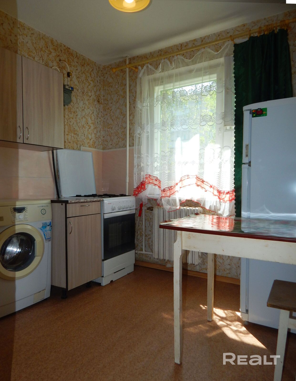 Продается чистая и уютная двухкомнатная квартира в тихом зеленом районе города Минска - Meer