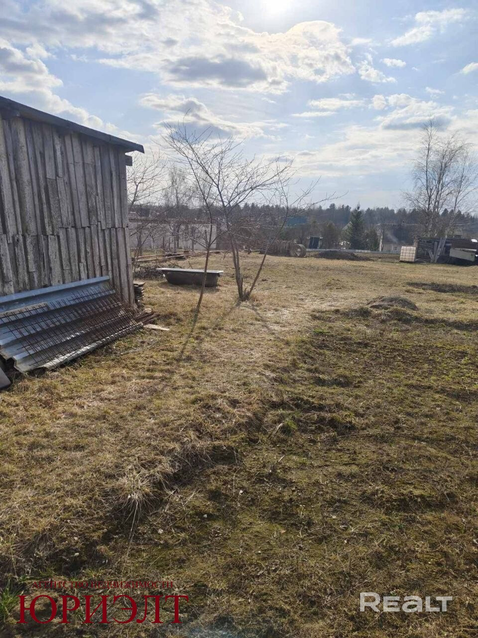 Продаётся участок в СТ Лесной, 21 км от МКАД. Вода и электричество на участке. - Więcej