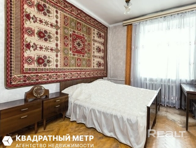 Хорошее предложение 2-х комнатной «сталинки» возле метро (пр-т Независимости, 78) - Więcej
