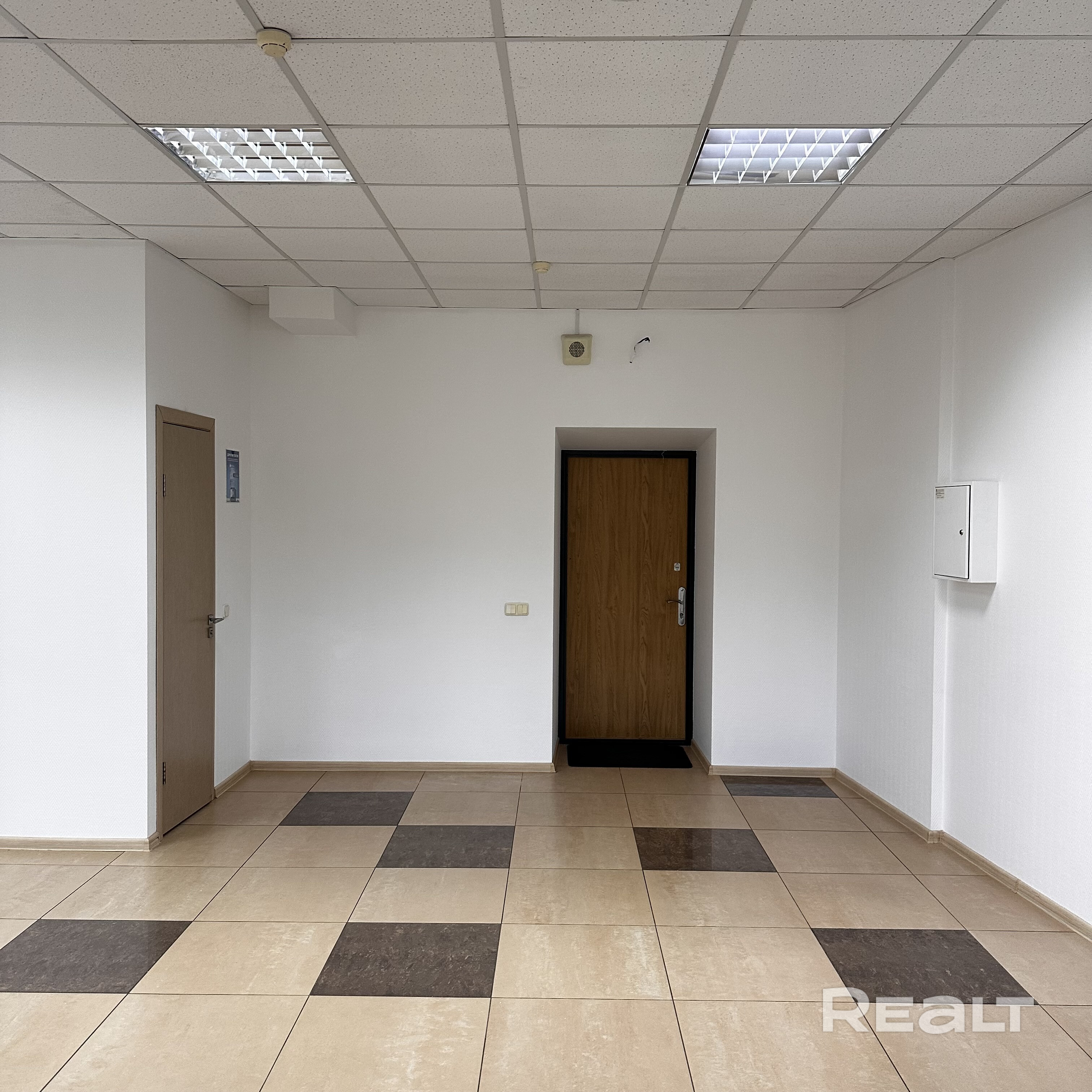 Офис 46,8 м2; помещение без перегородок, с/у, кондиционер, юр.адрес, 6 этаж, вид на ул.Мележа. Офис после ремонта, удобно расположен относительно лифта, 2 окна на ул.Мележа. – další