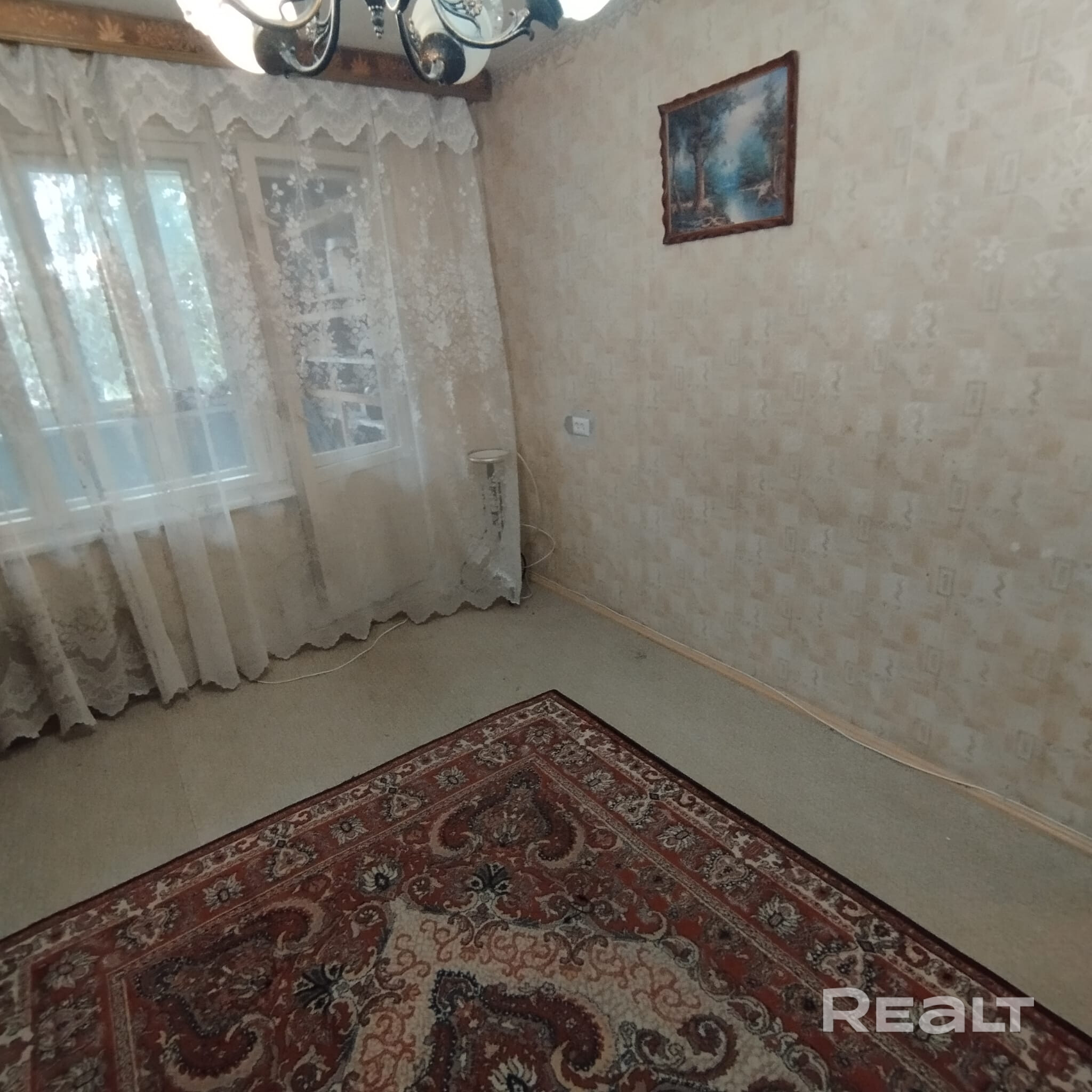 Прямая продажа 2х комнатной квартиры в тихом спальном районе.Кап ремонт дома с заменой всех коммуникаций в стадии завершения.В ванной и туалете свежий ремонт. Имеется кладовка. Квартира в шаговой доступности от метро, вокруг множество магазинов,ТЦ,рядом расположен детский сад,лицей,школы,развитая инфраструктура.3 собственника. - Widok 3