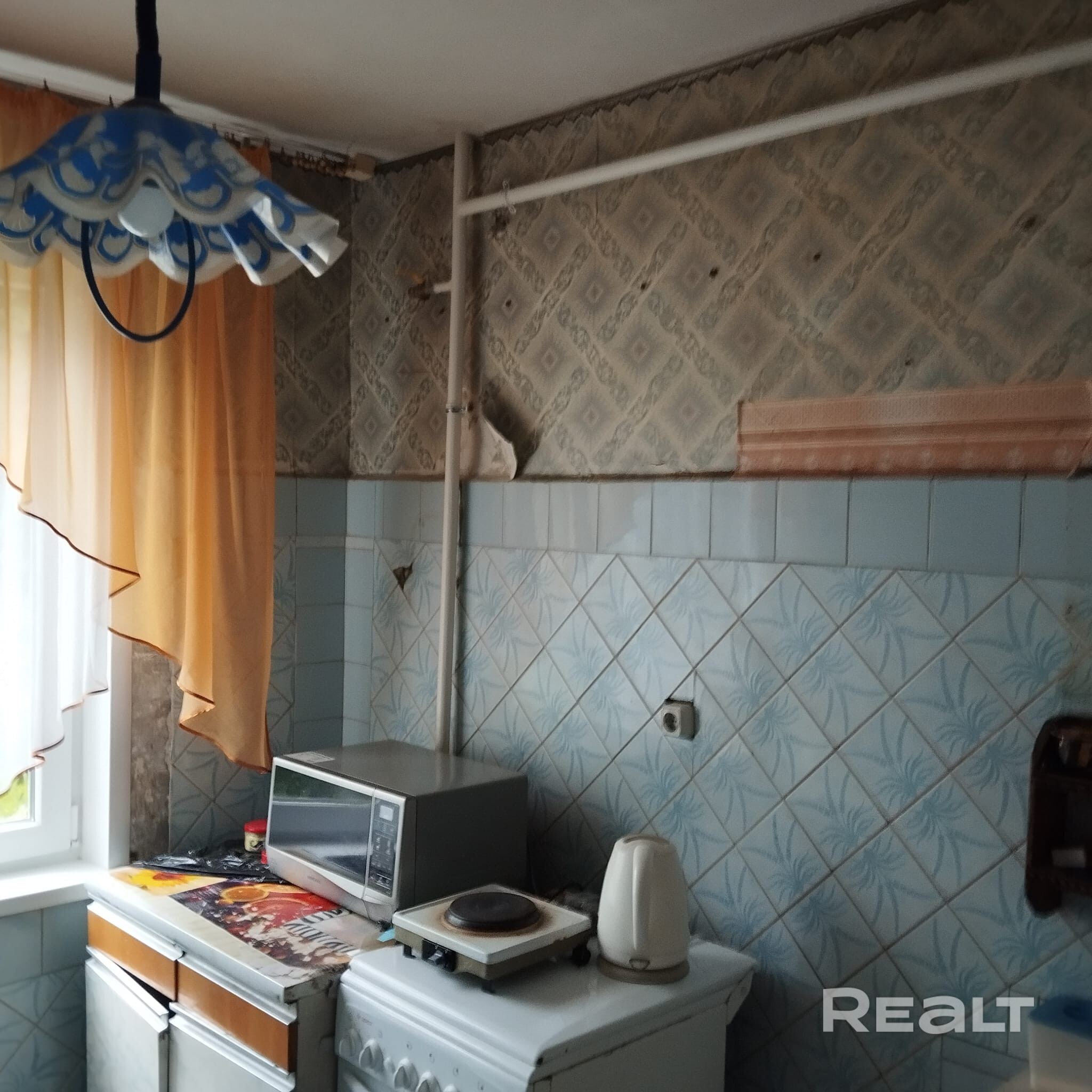 Прямая продажа 2х комнатной квартиры в тихом спальном районе.Кап ремонт дома с заменой всех коммуникаций в стадии завершения.В ванной и туалете свежий ремонт. Имеется кладовка. Квартира в шаговой доступности от метро, вокруг множество магазинов,ТЦ,рядом расположен детский сад,лицей,школы,развитая инфраструктура.3 собственника. - Widok 6