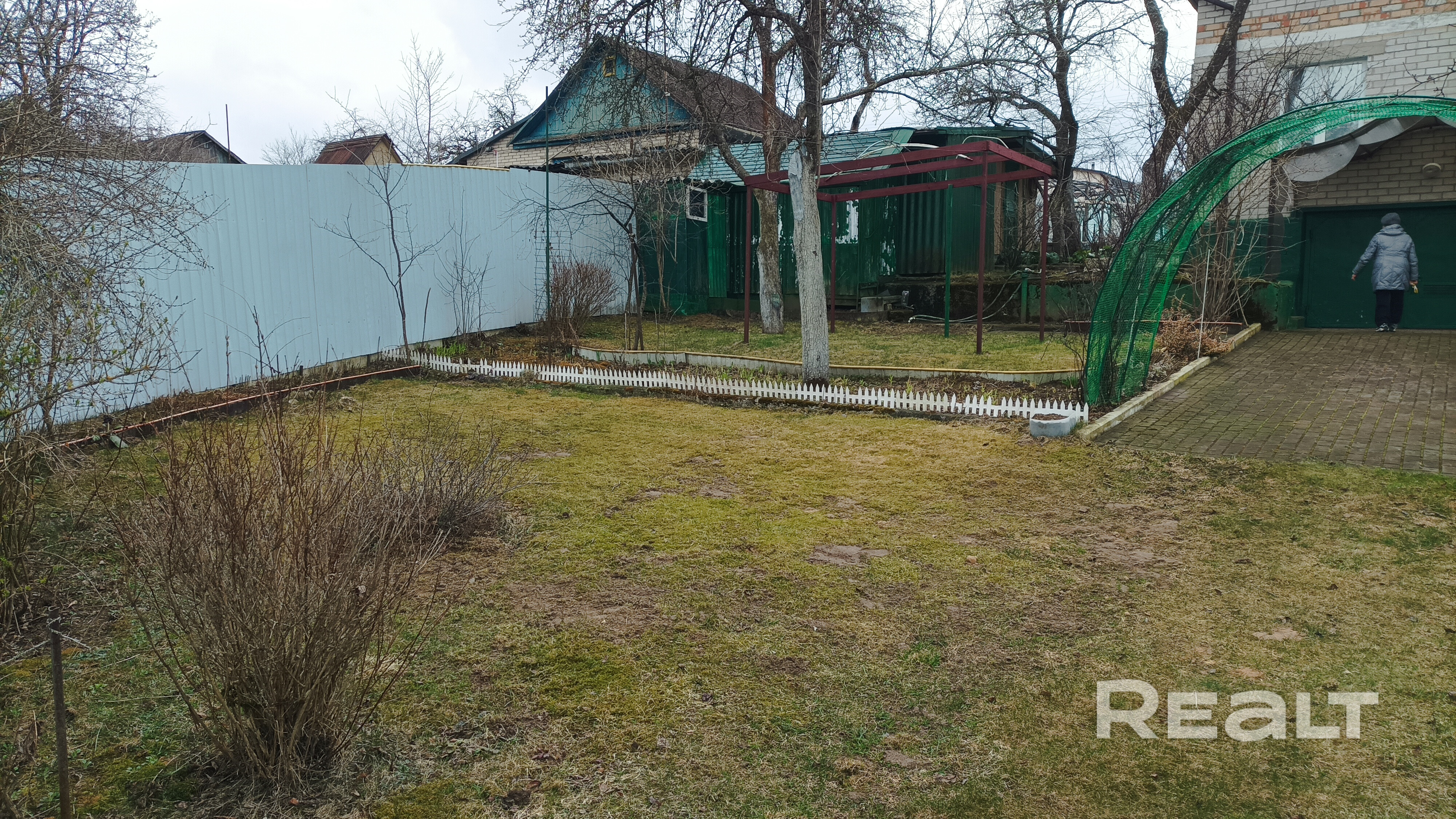 Продается дача в дачном товариществе с отдельным заездом и большим участком. Дзержинский район, в Брестском направлении в 45 км от МКАД и 9 км от Дзержинска. Участок 9-10 соток. Полная реконструкция в 1986 году и 2017. - Bild 3