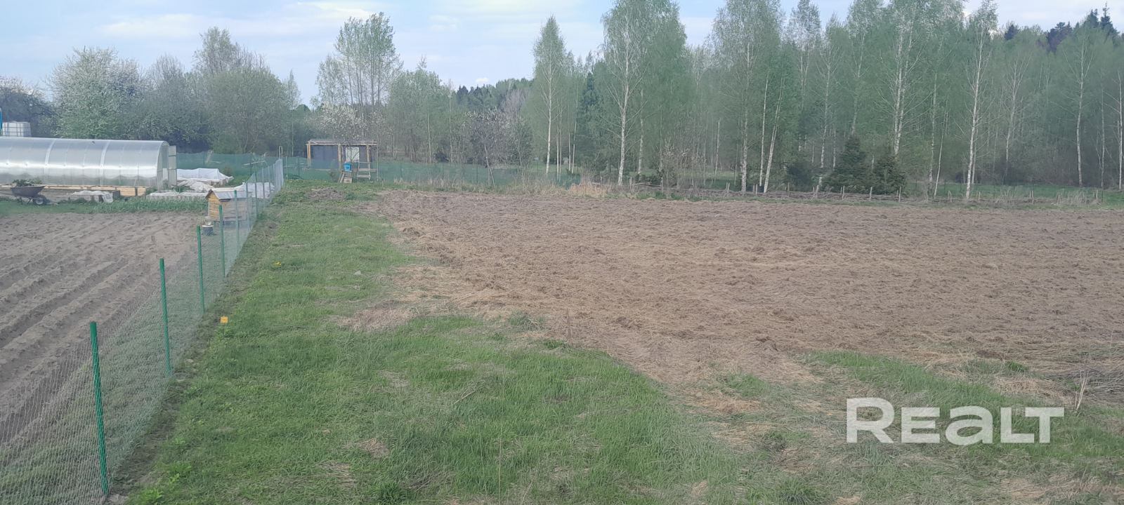 Идеальный и большой (35 соток) участок для тихой жизни или организации агроэкотуризма. Тупиковый, примыкает к лесу и березовой рощице. Тихие и хорошие соседи только с одной стороны. Рядом озеро каменка с благоустроенным пляжем и натурной площадкой "Беларусьфильм". В услугах агентсв не нуждаемся. - Ansicht 3