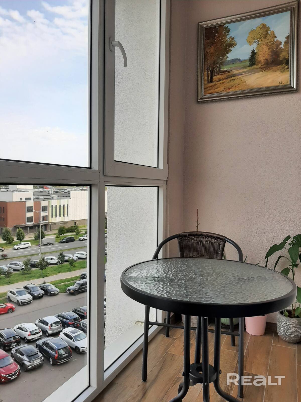 Сдаётся срочно с 21 июля по 11 августа просторная квартира-студия 45 м² в престижном районе ЖК "Маяк Минска". Полностью готова к проживанию. Мебель, техника, кофеварка, высокоскоростной интернет. Отличный вид из окон. Метро в 3-х минутах ходьбы от дома. . Все вопросы по телефону. - Vista 6
