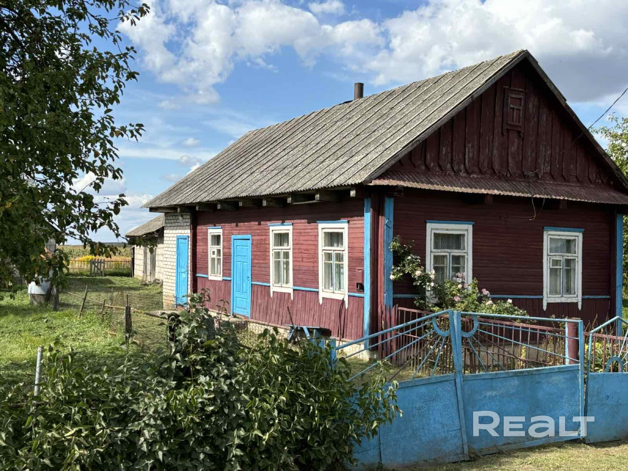 Дом расположен по адресу Минская обл. Несвижский р-н Ланский с/с Д. Большая Быховщина,ул. Я.Купалы Д 115.телефон для связи +375 (25) 694-03-50(Оксана) - Więcej