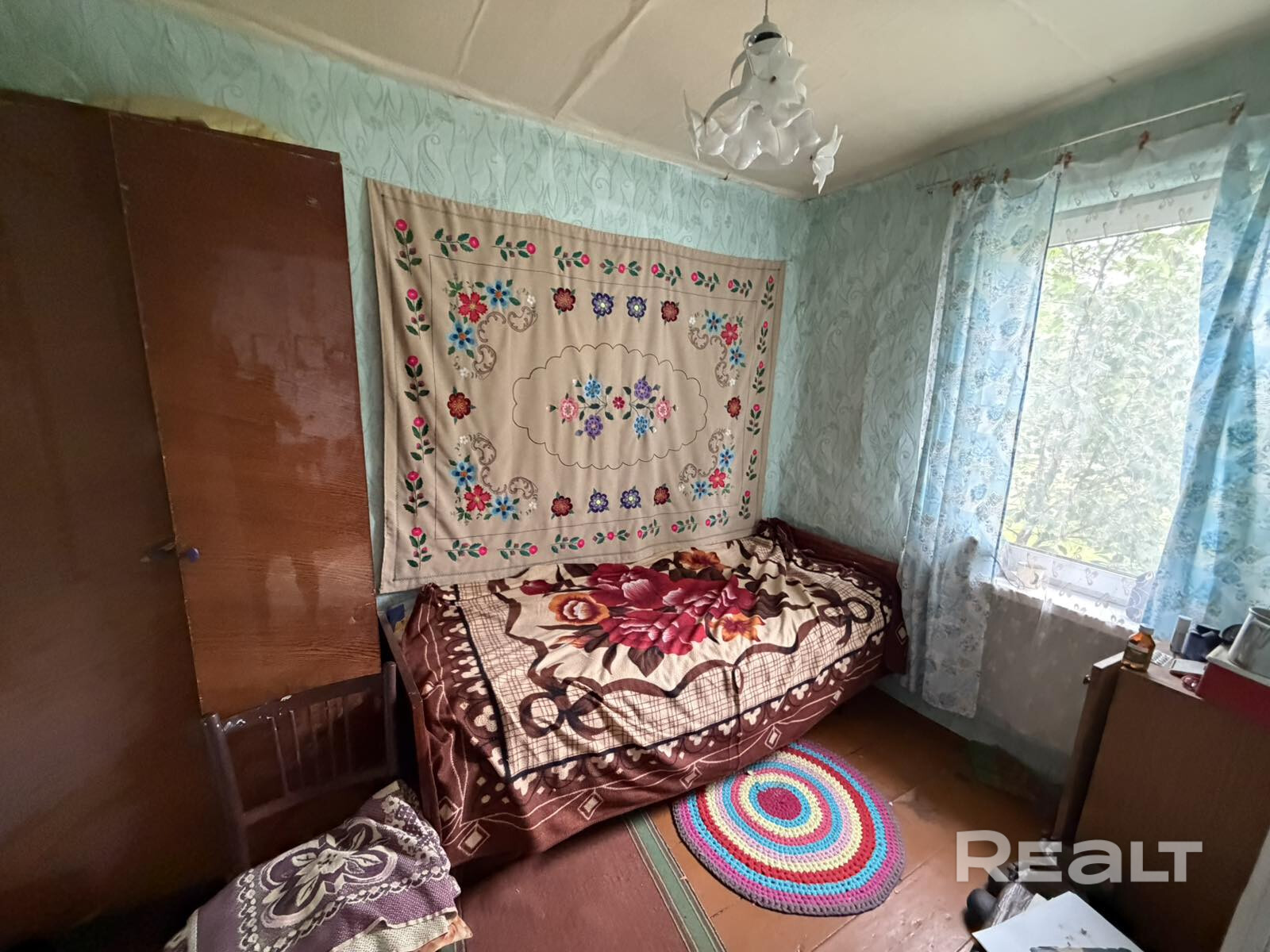Продается дом в деревне Прудище, 5 км от города Борисова, рядом газ, вода, участок ровный 25 соток, на участке хоз. постройки, подъезд в дому хороший. Очень красивое, тихое, спокойное место, рядом река. Хороший, обоснованный торг уместен. - Vista 6
