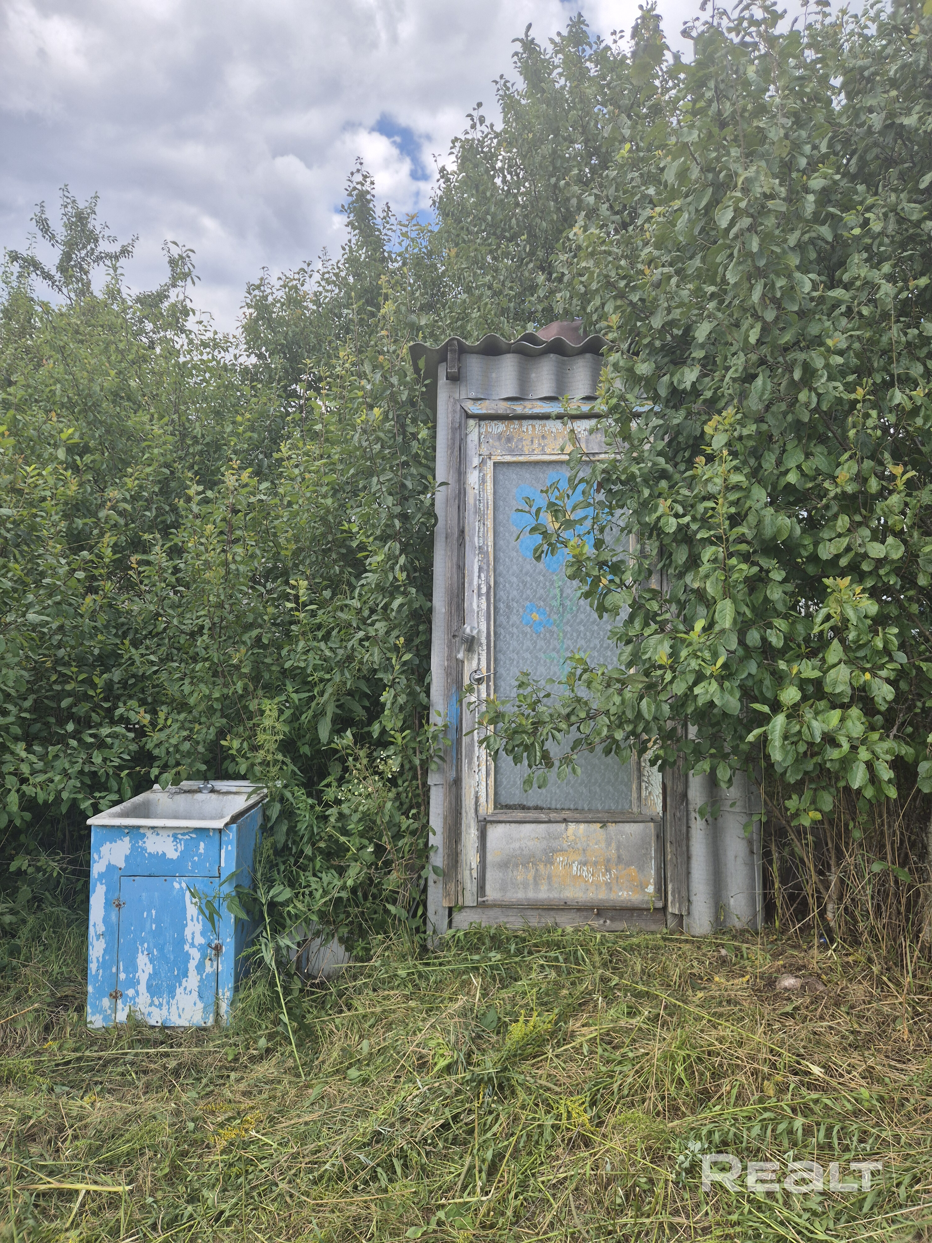 Продаётся участок 9 соток в садовом тавариществе "Старинке" Имеются щитовой домик, сарай, туалет, на участке свет, вода сезонная, Рядом лес, электричка станция Олехновичи. – pohled 5
