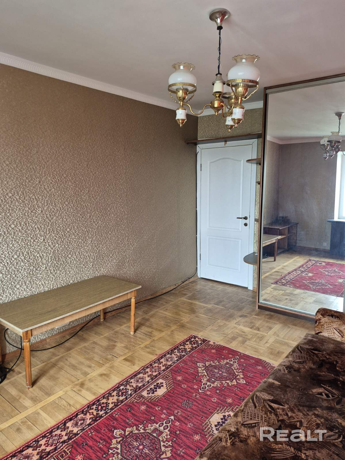 Продаётся комната (14,69 м2) в 3-х комнатной квартире. Комната выделена. В хорошем состоянии: стеклопакет, паркет. В доме 3 лифта. До метро 10 минут пешком. Рядом зелёная зона. Развитая инфраструктура. - Widok 3
