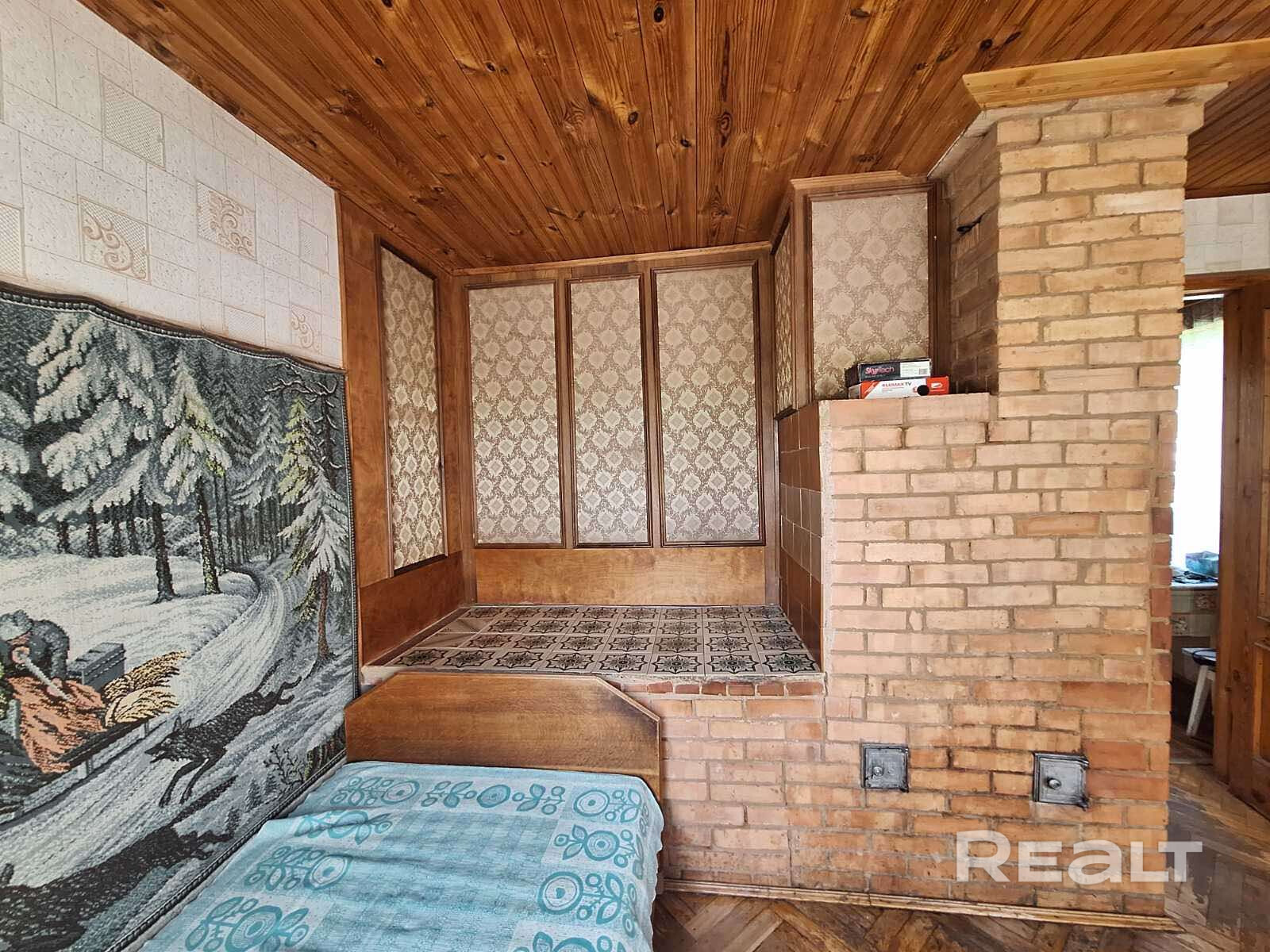 Продается дача в с/т Домашаны в 21 км от МКАД. Отличные подъездные пути: асфальтированный подъезд к товариществу, возле ворот остановка общественного транспорта (маршрутка), через 300 м-остановка электрички. Товарищество газифицировано, в дом газ не подведен. Вода сезонная. На участке имеется: двухэтажный дом, беседка, баня с купелью. Участок ухожен, обработан, имеются плодоносящие деревья, кусты. Земля в собственности. В доме: стеклопакеты, печь с лежанкой, деревянная лестница на второй этаж. – pohled 5