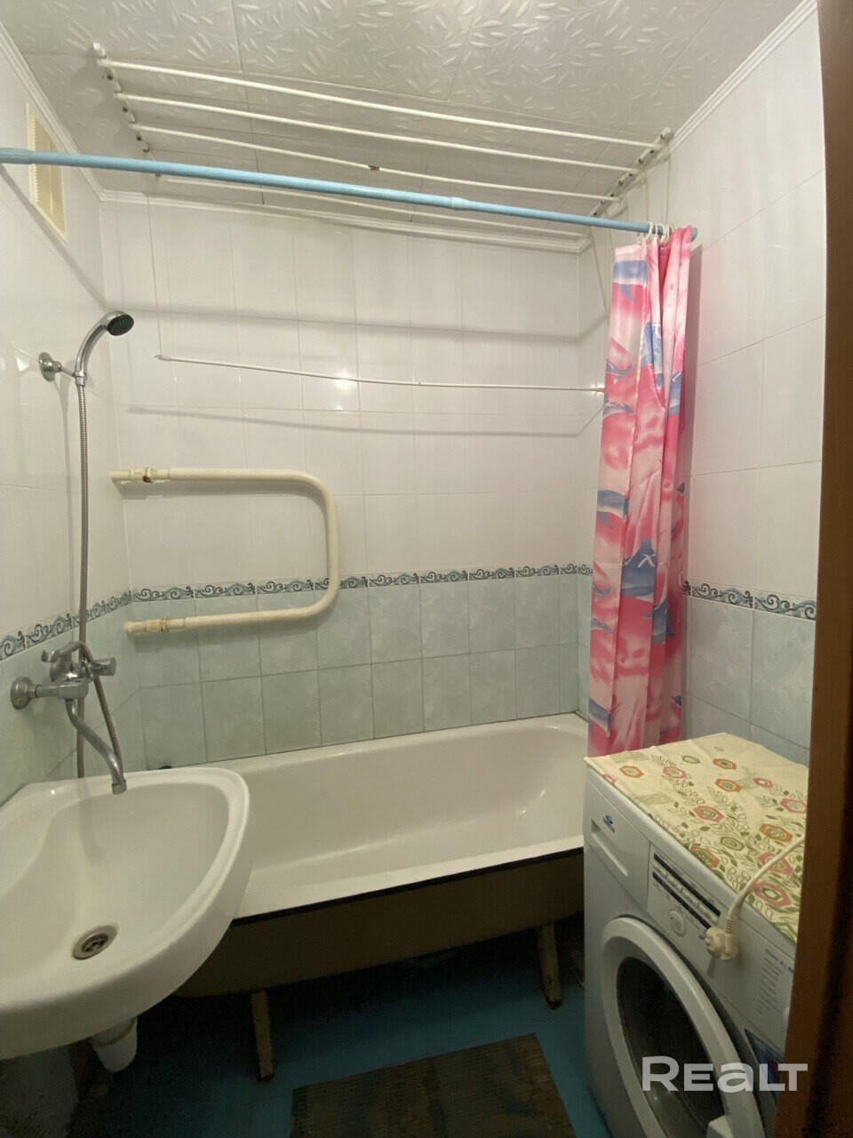 Продаётся просторная ВЫДЕЛЕННАЯ комната в трёхкомнатной квартире-38/100 долей в праве собственности. - Mehr