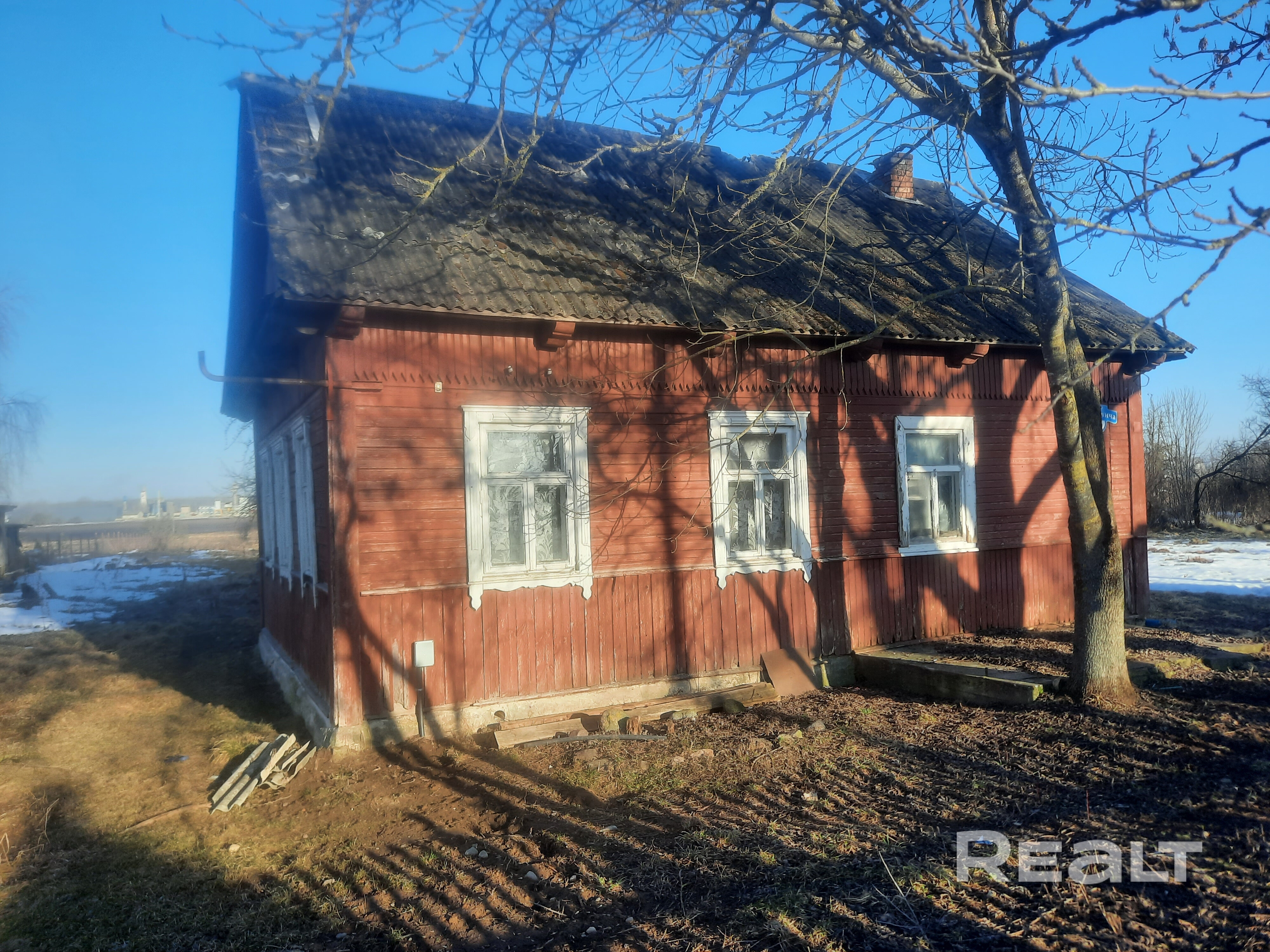 на участке находится колодец и сарай. в деревне есть магазин школа, детский сад ,фап ,за участком протекает не большая речка,в пешей доступности озеро – pohled 3