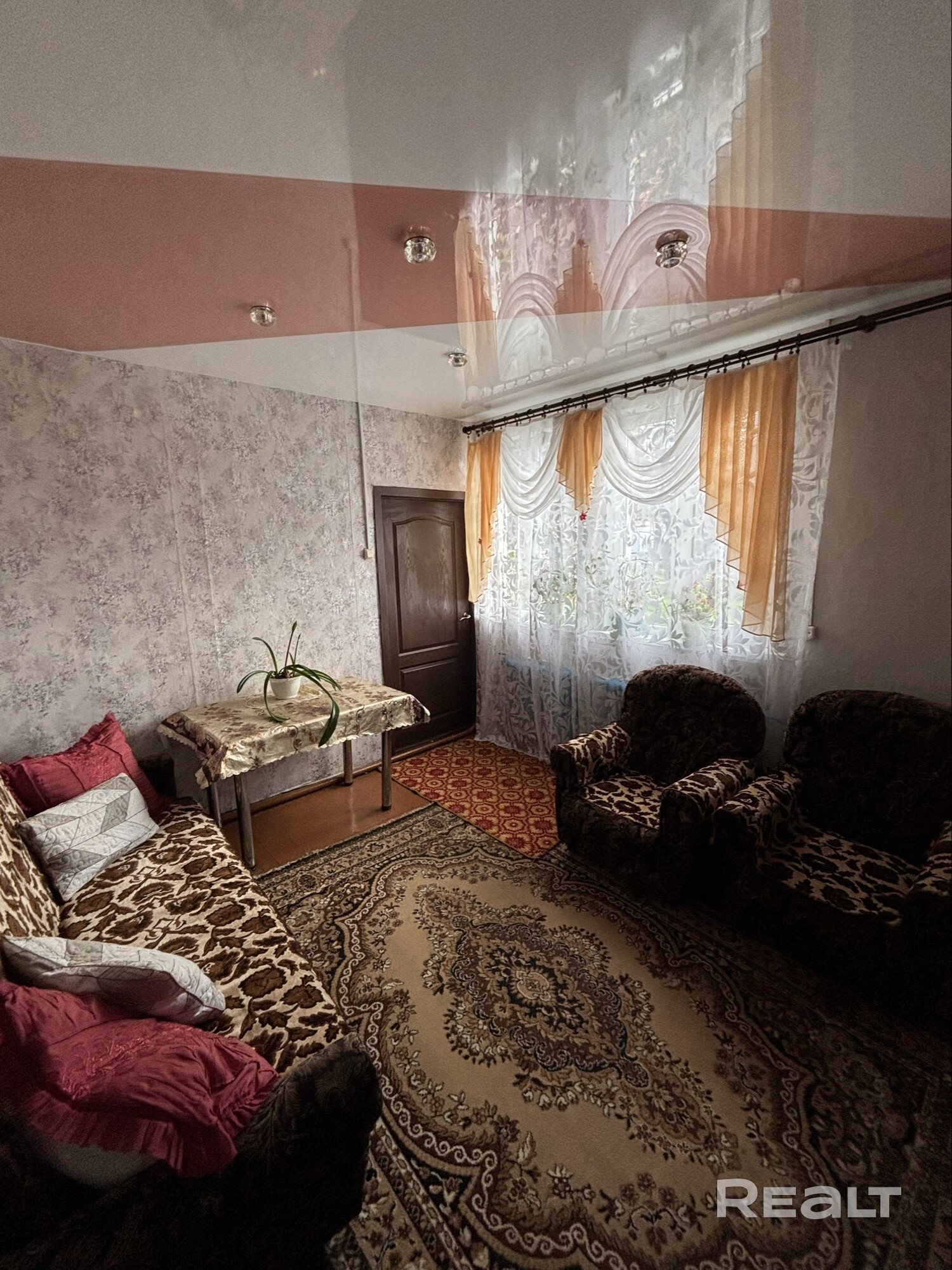 Жилой дом в 5 мин. от трассы М1. На участке есть погреб, сарай, 2 стеклянные теплицы и молодой плодовый сад. - Vista 6