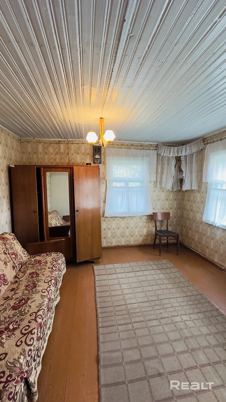 В живописном агрогородке Лучники Слуцкого района выставлен на продажу уникальный дом, который станет вашим уютным гнездышком для круглогодичного проживания. Это предложение — настоящее сокровище для тех, кто ценит спокойствие загородной жизни, но не готов отказываться от современных удобств. Этот дом — воплощение надежности и основательности. Он был построен с расчетом на долгую службу, о чем свидетельствуют крепкие полы, не вызывающие нареканий. - Ansicht 4