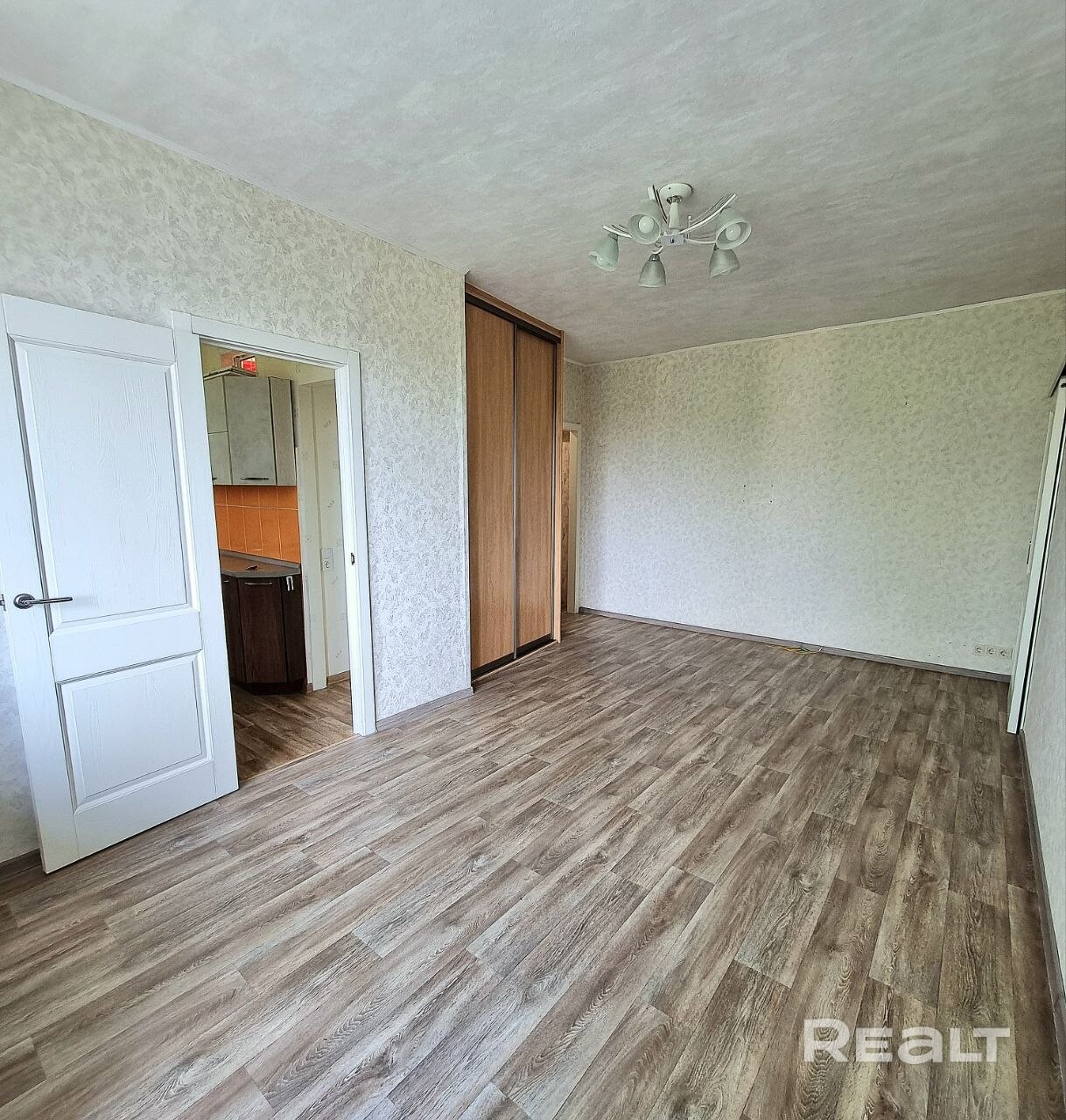 Продаётся светлая и уютная двухкомнатная квартира с ремонтом - Aanzicht 3