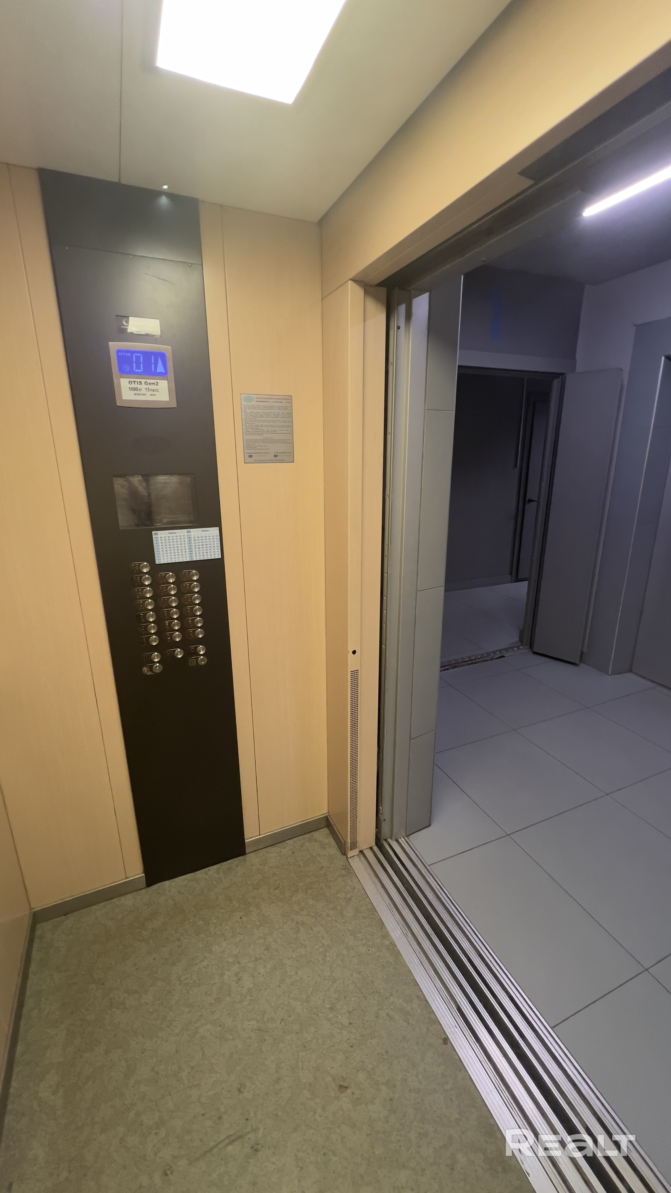 Стильная 3‑комнатная квартира 78 м² в зелёной Степянке, ул. Карвата, 14/19 этаж. Современный ремонт, мебель и техника BOSCH остаются. Отдельная кухня, гардеробная, два санузла, утеплённая кабинeт‑лоджия с тёплым полом. Два кондиционера с выводом в канализацию и согласованиями. Восточные окна с панорамным видом на город, рядом 3 сада и 2 школы, до м. Восток и Dana Mall ~10 минут на автобусе. Продуманная планировка: отдельная кухня, просторная гостиная, две изолированные спальни, большая гардероб - Ansicht 6