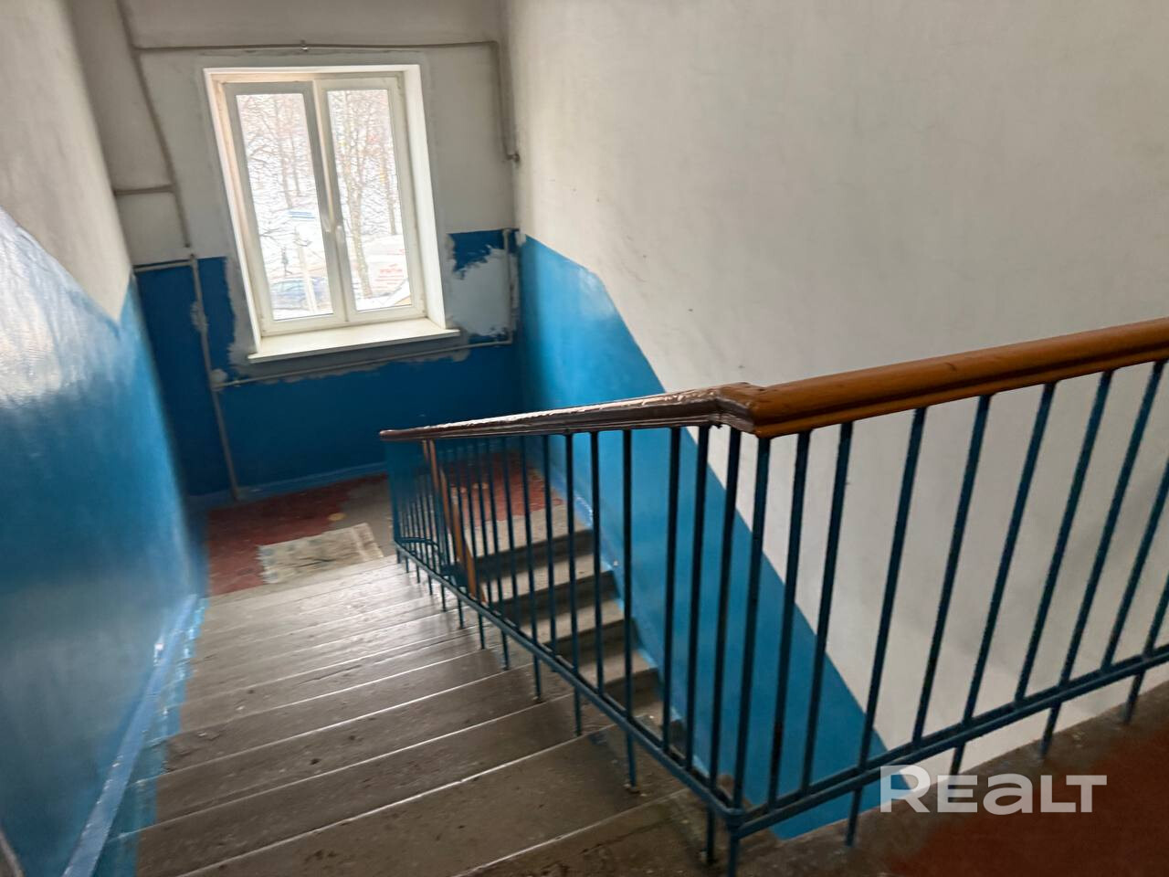 На электронных торгах реализуются 11/25 доли в праве собственности на изолированное помещение с инв. № 500/D-95227 (общая площадь квартиры – 53,7 кв.м.), состоящие из жилой комнаты 13,2 кв.м. Кухня, коридор, ванная, туалет, кладовая находятся в общем пользовании. Число комнат – 2. Год постройки – 1955. Адрес: г. Минск, ул. Будённого, 15-14. Карточка №185572 Дата и время окончания приема заявок 07.07.2026 16:00:00 Дата и время начала проведения торгов 09.07.2026 11:00:00 - Ansicht 3