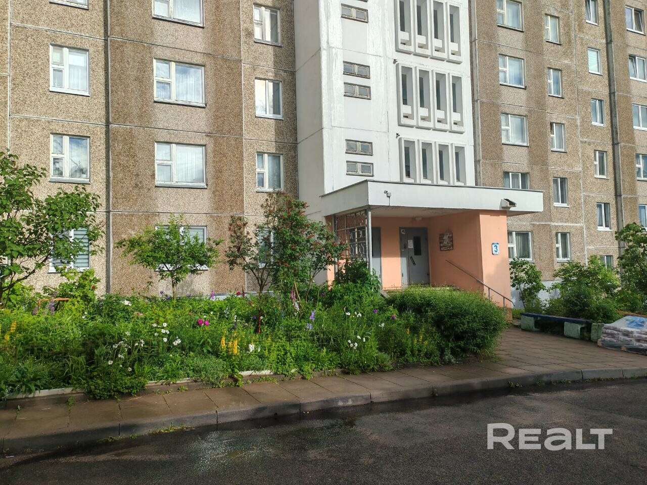 Уютная квартира с панорамным видом и хорошим ремонтом в тихом районе города После ремонта в квартире никто не проживал, квартира никогда не сдавалась. Во дворе детский сад, через дорогу — гимназия № 37. Удобный выезд на МКАД. До ТЦ Green — 9 минут, до ТЦ Diamond — 7 минут. В доме только установили новые лифты. Квартира расположена на 12-м этаже. Сверху — полноценный технический этаж. Кладовая оборудована системой хранения. Укомплектована мебелью и бытовой техникой - не требует вложений! - Widok 6