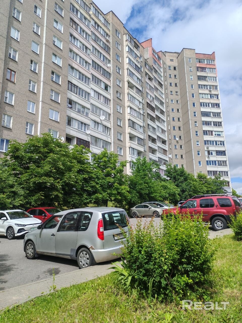 Уютная квартира с панорамным видом и хорошим ремонтом в тихом районе города После ремонта в квартире никто не проживал, квартира никогда не сдавалась. Во дворе детский сад, через дорогу — гимназия № 37. Удобный выезд на МКАД. До ТЦ Green — 9 минут, до ТЦ Diamond — 7 минут. В доме только установили новые лифты. Квартира расположена на 12-м этаже. Сверху — полноценный технический этаж. Кладовая оборудована системой хранения. Укомплектована мебелью и бытовой техникой - не требует вложений! - Widok 5