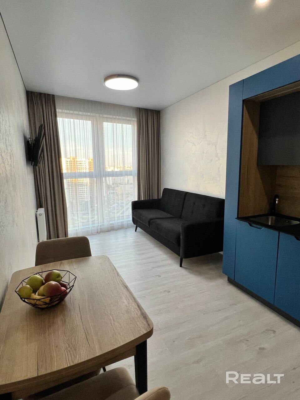 Сдам 2-к квартиру на месяц и более.40 м кв, ул. И.Лученка д.24,этаж 23. Тишина при открытых окнах.Квартира полностью укомплектована. Есть кондиционер,гардеробная, бойлер, стиральная машина,быстрый f-w , подогревом полов,лоджия и т.д.Шикарный вид из окон. – pohled 2
