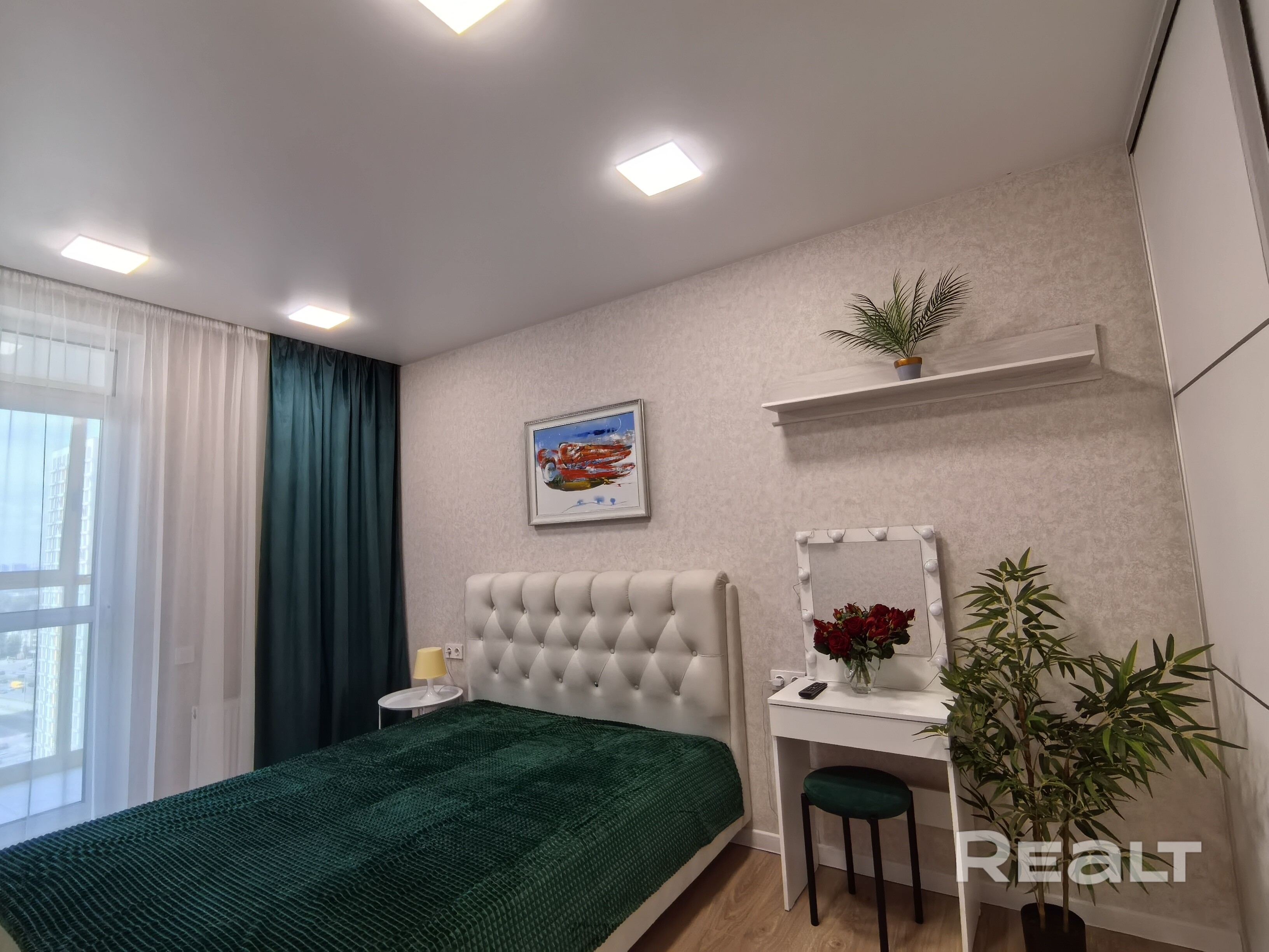 ИНВЕСТИЦИЯ С ГАРАНТИЕЙ ДОХОДА Продается квартира 37.9 м² в ЖК Минск Мир. 💰 Ежемесячный доход — 1170 долл/мес. (посуточная аренда). 📈 Окупаемость — 7,8 лет. 🔑 Полная готовность к работе (бытовая техника, белье). 📍 Вся инфраструктура в шаговой доступности, метро Аэродромная. Идеальный вариант для сохранения и приумножения капитала. Работает как бизнес, продается как квартира. Высокий рейтинг, Статус суперхозяин! - Bild 4