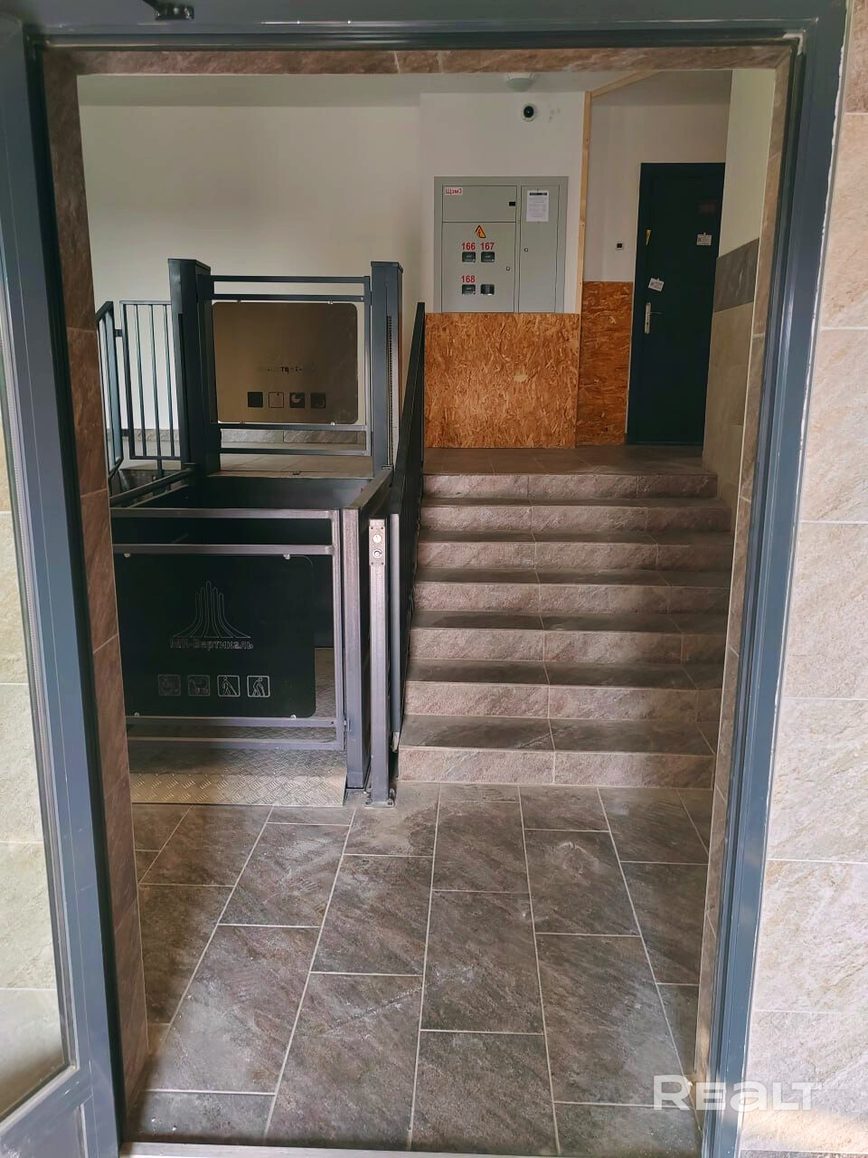 Продам квартиру в новостройке, заведена электрика и сантехника, установлен бойлер, разведён проводной скоростной интернет. Собственник. Агенствам просьба не беспокоить. - Ansicht 3
