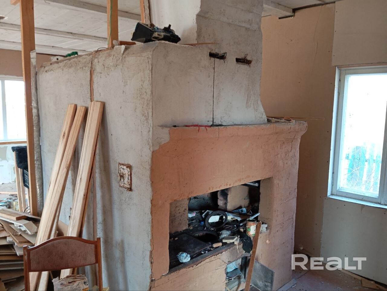 Продается крепкий бревенчатый дом, в д. Мастище, Заболоцкий с-с. 15 минут езды от Минска и Смолевич. Недалеко трасса М1. Участок 25 соток. Свет и вода в доме. Рядом проходит газ. - Widok 4